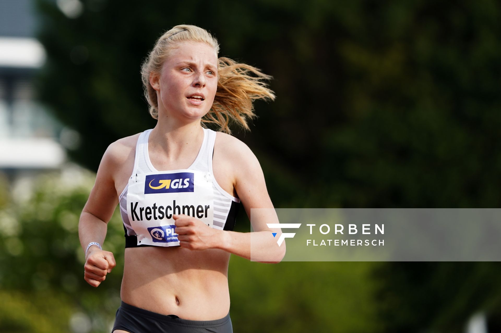 Sophie Kretschmer (LAC Aschersleben) am 01.05.2021 waehrend der Deutschen Meisterschaften Langstrecke im Otto-Schott-Sportzentrum in Mainz
