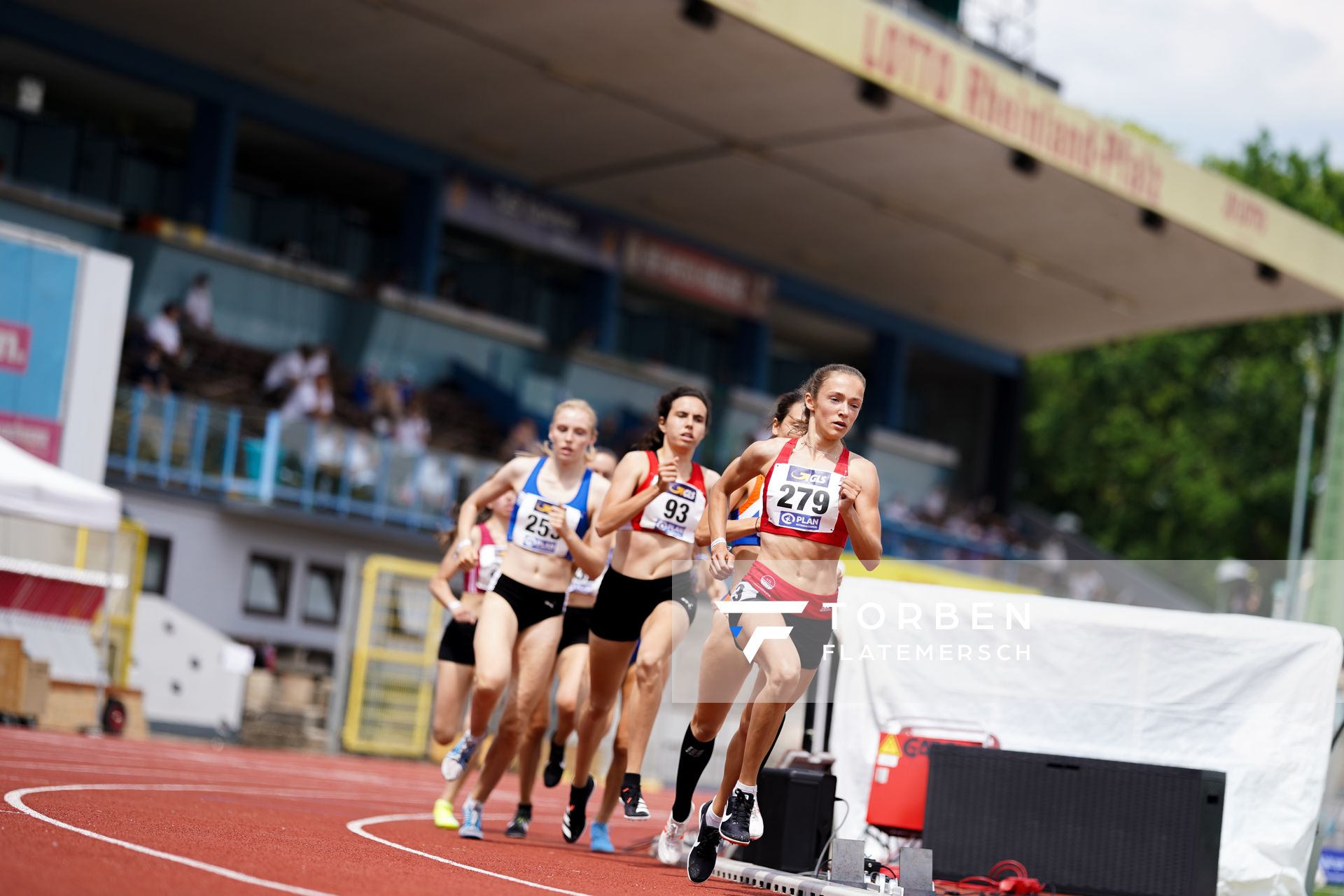 Sarah Fleur Schulze (VfL Eintracht Hannover) im 800m Vorlauf am 26.06.2021 waehrend den deutschen U23 Leichtathletik-Meisterschaften 2021 im Stadion Oberwerth in Koblenz