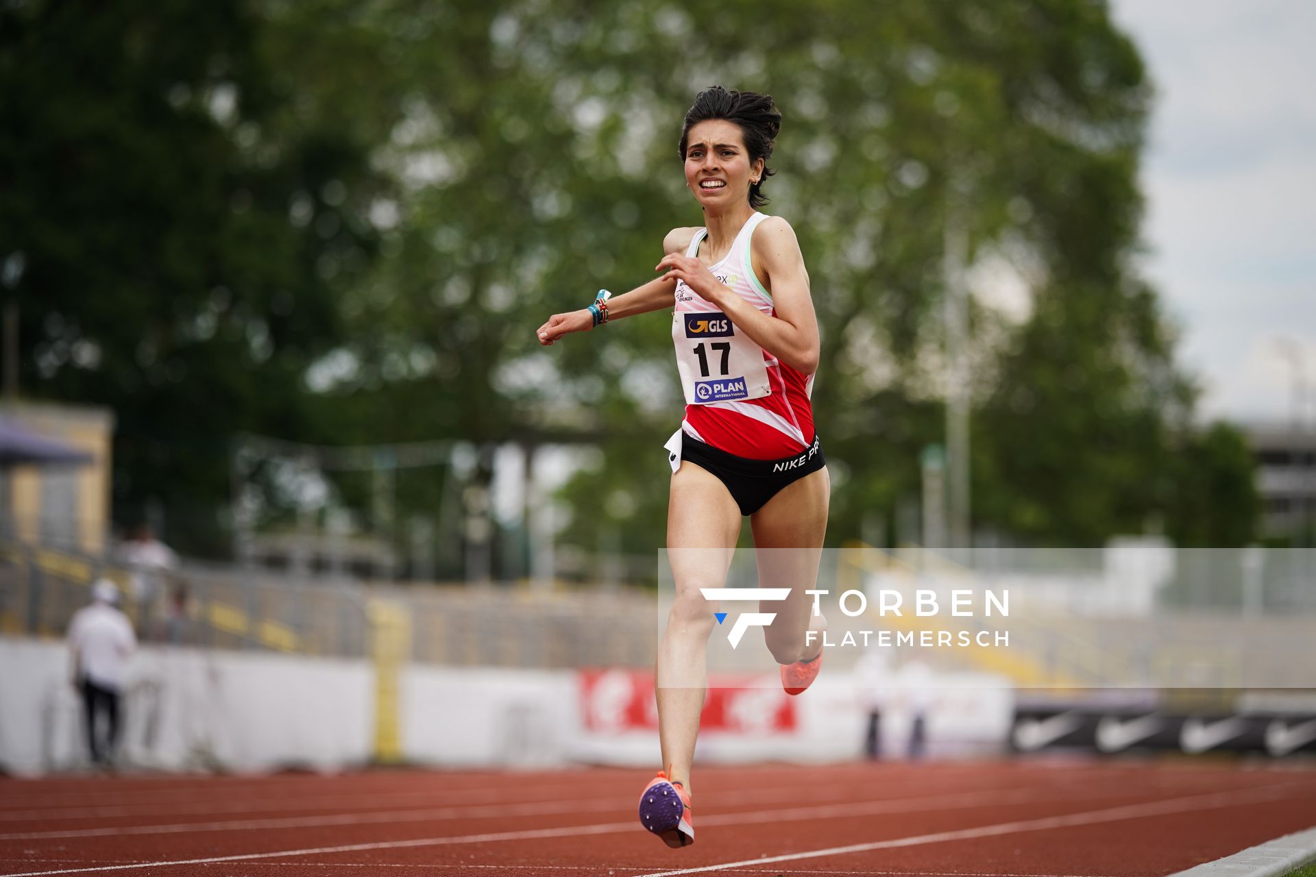 Sara Benfares (LC Rehlingen) im 1500m Finale am 27.06.2021 waehrend den deutschen U23 Leichtathletik-Meisterschaften 2021 im Stadion Oberwerth in Koblenz