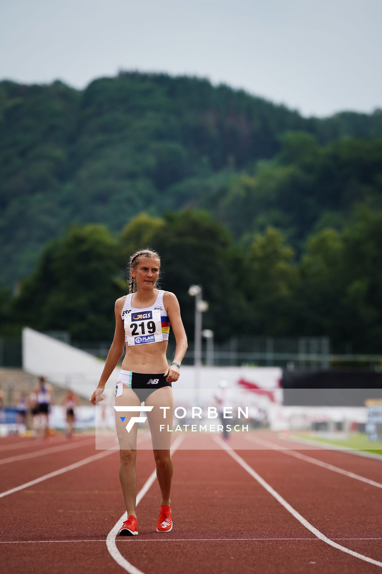 Lisa Oed (SSC Hanau-Rodenbach) vor den 5000m Lauf am 27.06.2021 waehrend den deutschen U23 Leichtathletik-Meisterschaften 2021 im Stadion Oberwerth in Koblenz