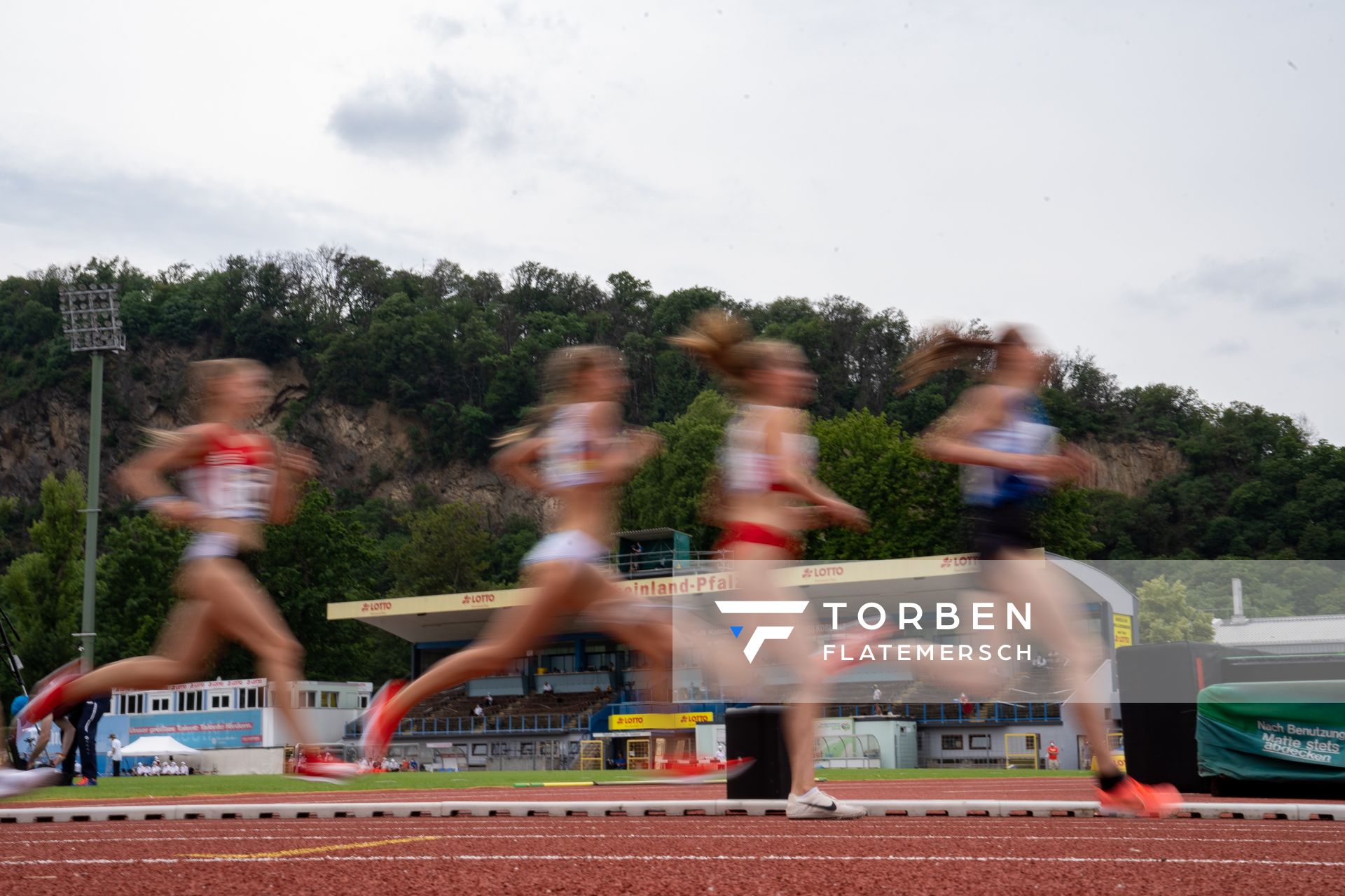 5000m Laeuferinnen am 27.06.2021 waehrend den deutschen U23 Leichtathletik-Meisterschaften 2021 im Stadion Oberwerth in Koblenz