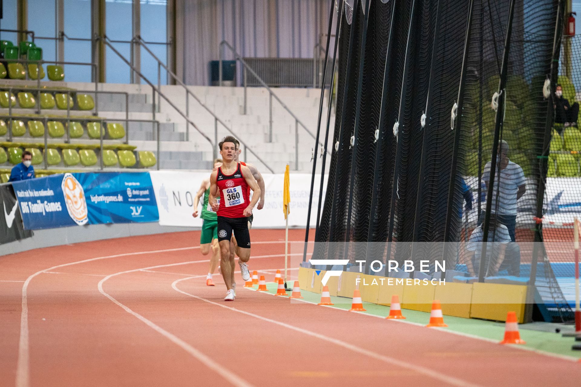 Florian Kroll (LG Osnabrueck) im 400m Vorlauf am 19.02.2022 waehrend der Deutsche Jugend-Hallenmeisterschaften U20 im Glaspalast in Sindelfingen