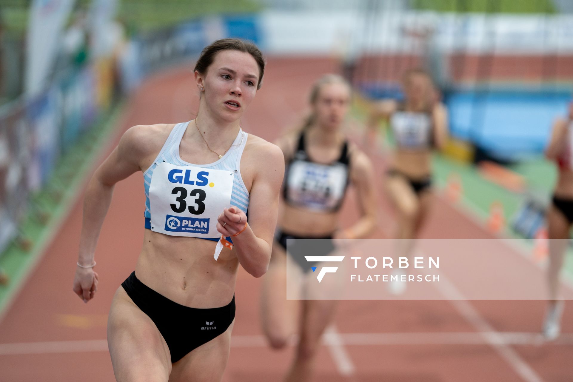 Helen Baumgarten (SR Yburg Steinbach) im 200m Vorlauf am 20.02.2022 waehrend der Deutschen Jugend-Hallenmeisterschaften U20 im Glaspalast in Sindelfingen