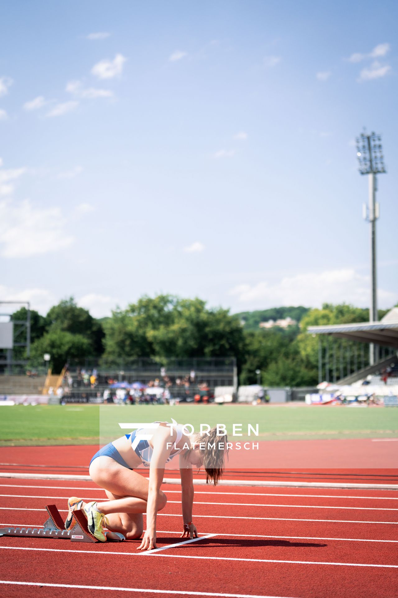 Anna Weichelt (TSG Oederan e.V.) beim 400m Start am 15.07.2022 waehrend den deutschen Leichtathletik-Jugendmeisterschaften 2022 in Ulm