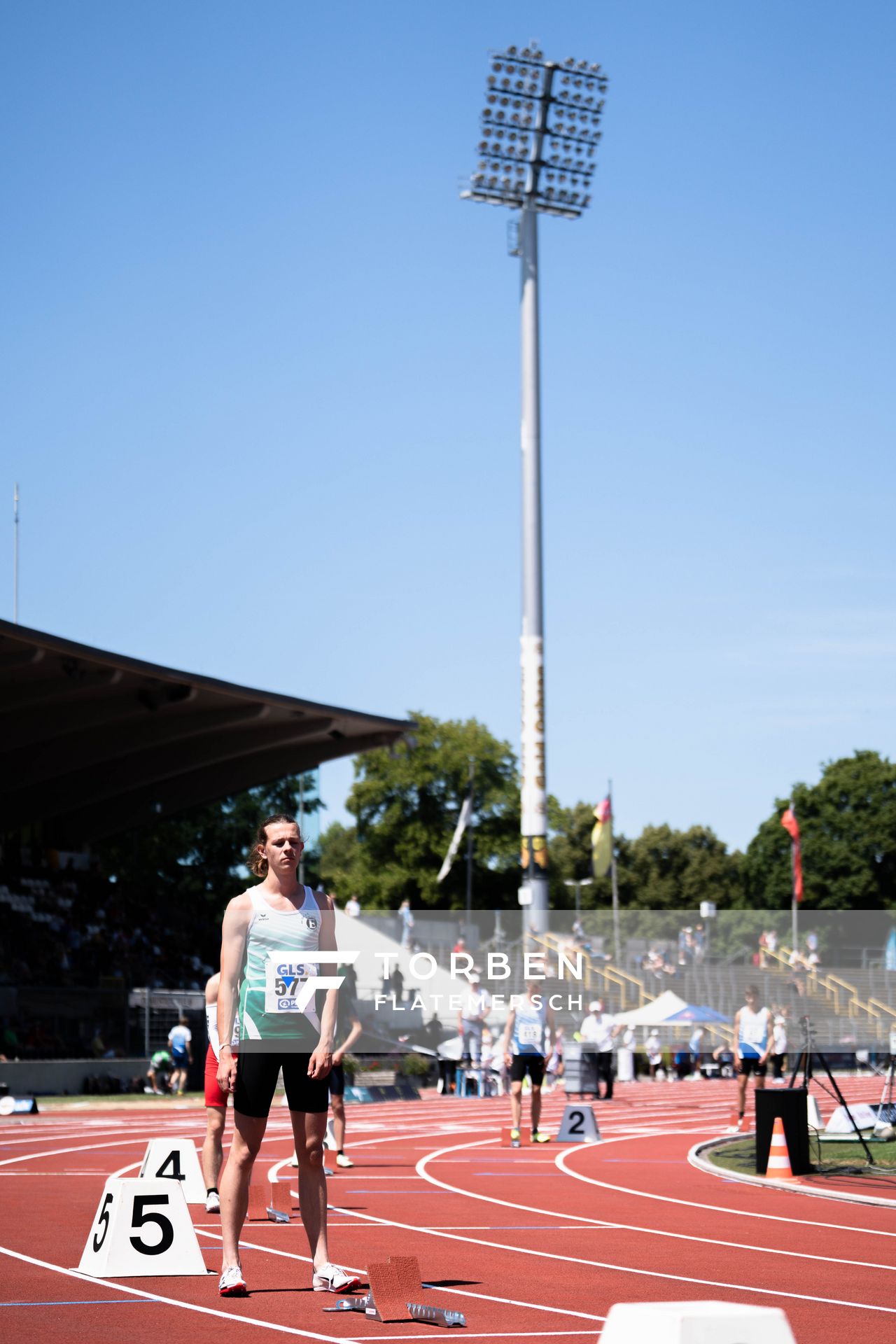 Max Husemann (Eintracht Hildesheim) vor dem 400m Lauf am 16.07.2022 waehrend den deutschen Leichtathletik-Jugendmeisterschaften 2022 in Ulm