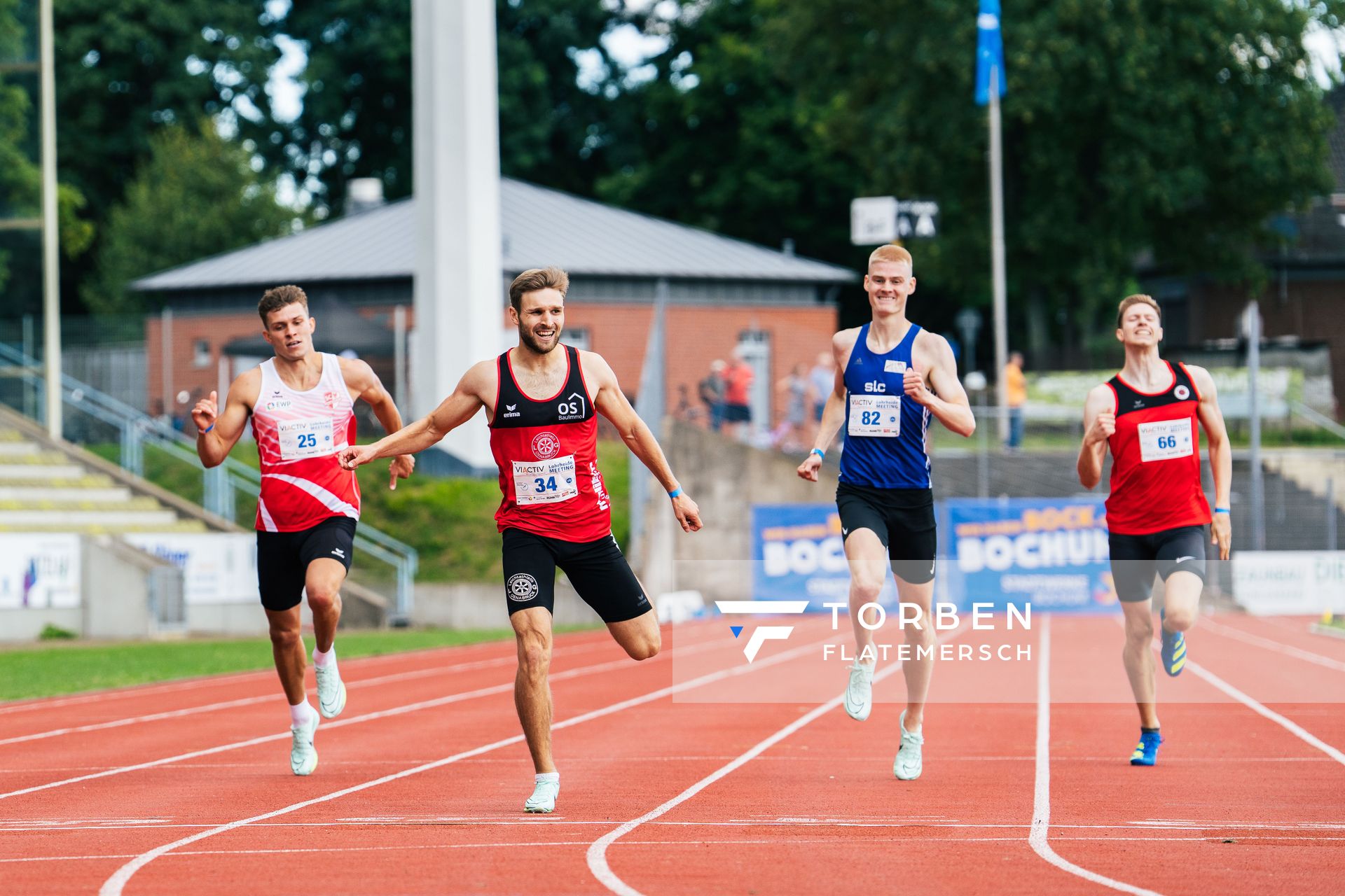 Jean Paul Bredau (SC Potsdam), Fabian Dammermann (LG Osnabrueck), Maximilian Kremser (Solinger LC), Kevin Joite (Dresdner SC 1898) ueber 400m am 06.08.2022 beim Lohrheide-Meeting im Lohrheidestadion in Bochum-Wattenscheid