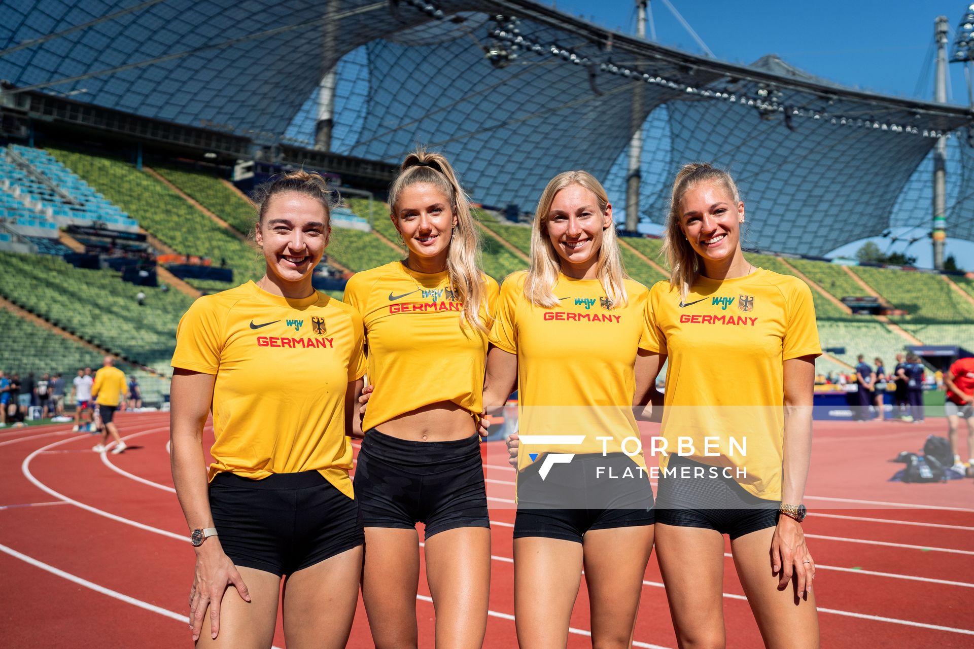 Training mit Mona Mayer (GER), Alica Schmidt (GER), Elisa Lechleitner (GER) und Luna Thiel (GER) am 14.08.2022 bei den Leichtathletik-Europameisterschaften im Olympiapark in Muenchen