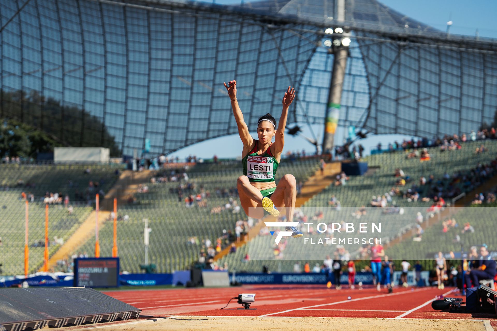 Diana Lesti (HUN) im Weitsprung am 16.08.2022 bei den Leichtathletik-Europameisterschaften in Muenchen