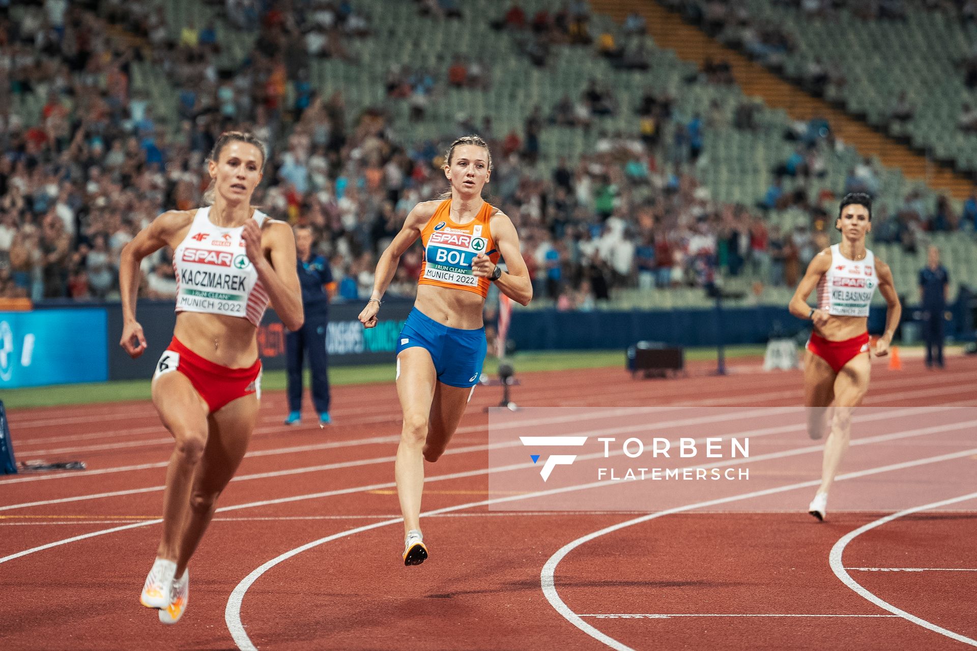 Natalia Kaczmarek (POL), Femke Bol (NED), Anna Kielbasinska (POL) am 17.08.2022 bei den Leichtathletik-Europameisterschaften in Muenchen