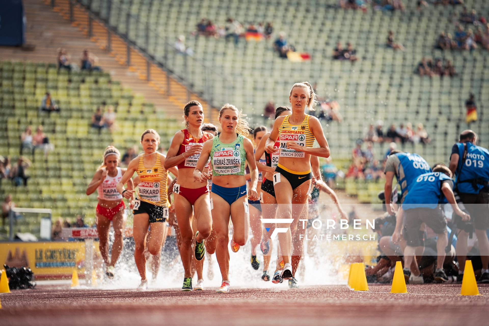 Lea Meyer (GER), Marusa Mismas Zrimsek (SLO), Irene Sanchez-Escribano (ESP), Elena Burkard (GER) im 3000m Hindernis Vorlauf am 18.08.2022 bei den Leichtathletik-Europameisterschaften in Muenchen