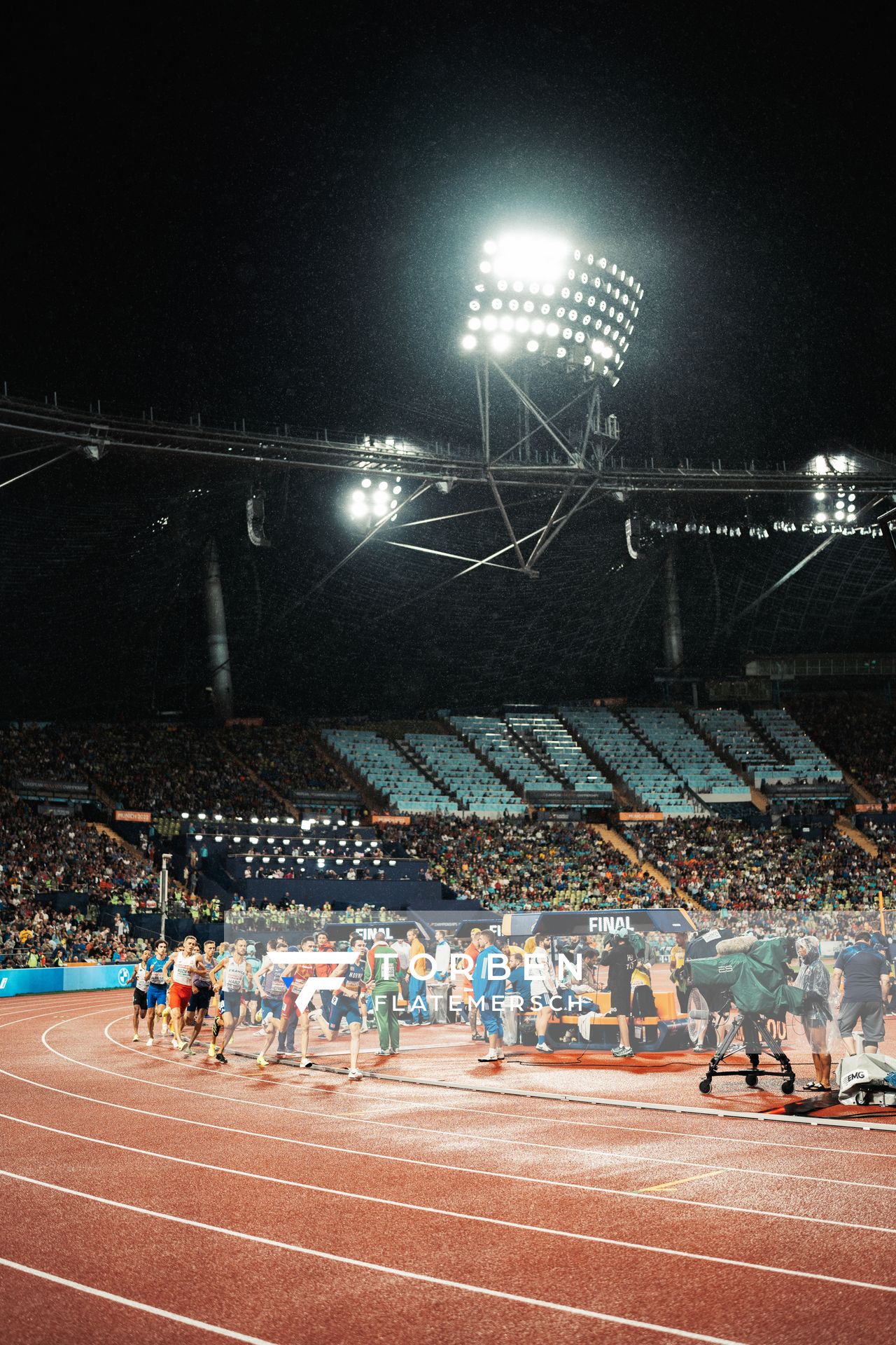 1500m Finale mit Ismael Debjani (BEL), Matthew Stonier (GBR), Azeddine Habz (FRA), Jakob Ingebrigtsen (NOR), Gonzalo Garcia (ESP), Neil Gourley (GBR) am 18.08.2022 bei den Leichtathletik-Europameisterschaften in Muenchen