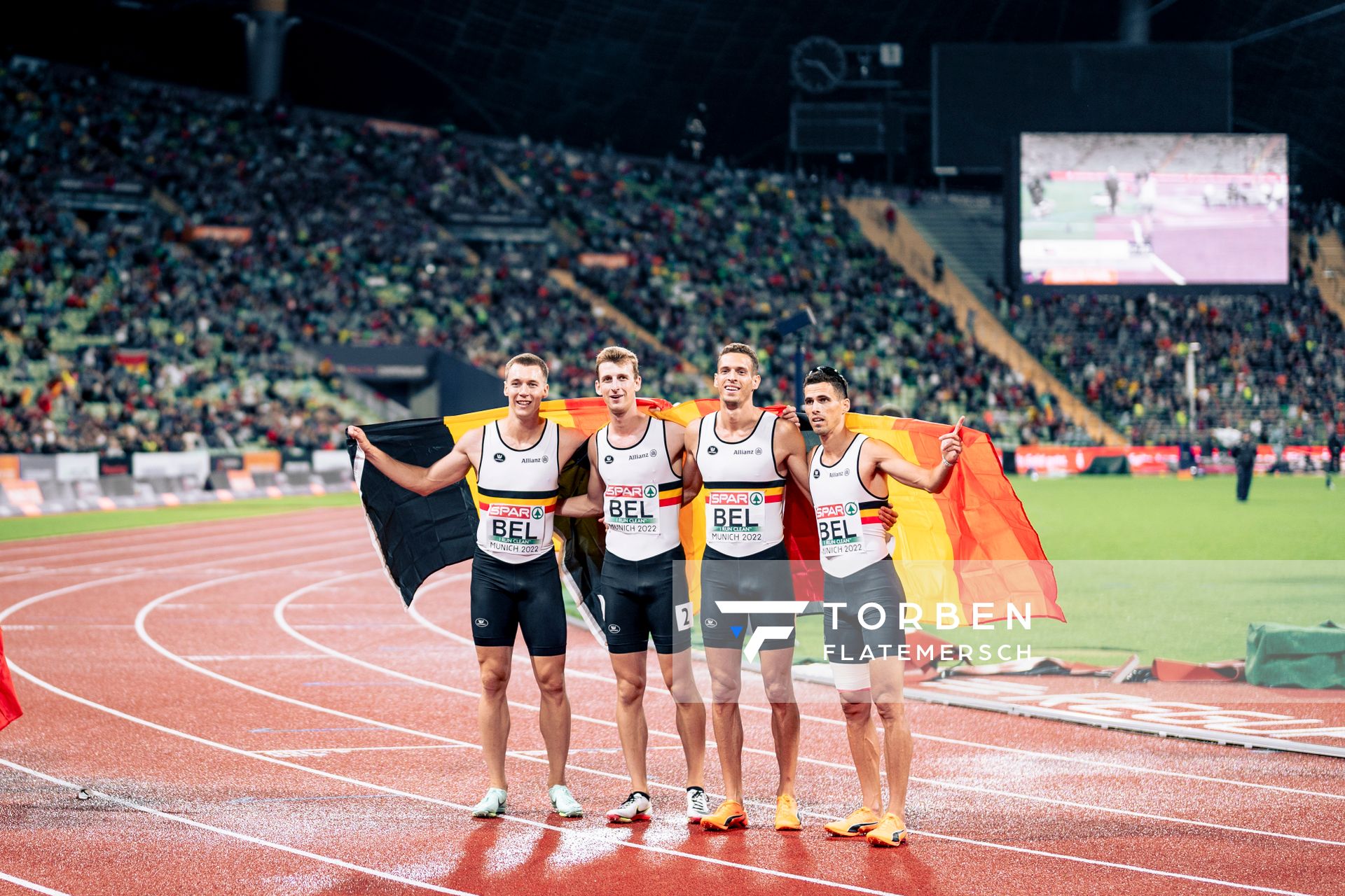 Die 4x400m Staffel von Belgien mit Alexander Doom (BEL), Julien Watrin (BEL), Kevin Borlee (BEL) und Dylan Borlee (BEL) am 20.08.2022 bei den Leichtathletik-Europameisterschaften in Muenchen
