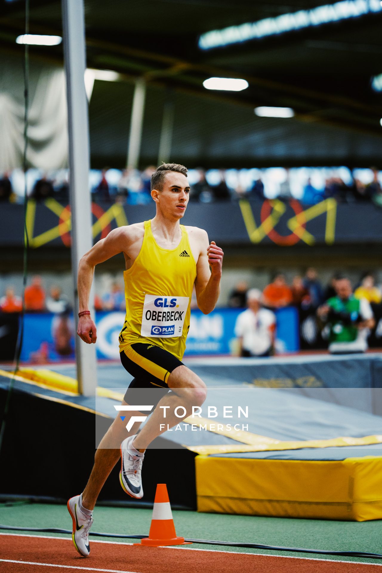 Luis Oberbeck (LG Goettingen) im 800m Halbfinale bei den Deutschen Leichtathletik-Hallenmeisterschaften am 18.02.2023 in der Helmut-Koernig-Halle in Dortmund