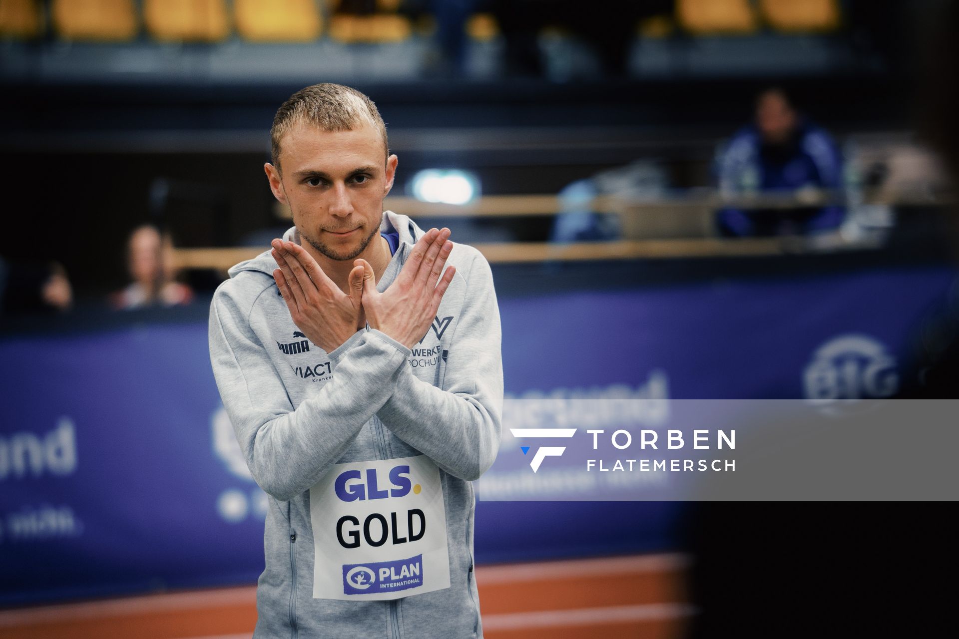 Nils Voigt (TV Wattenscheid 01) gewinnt Gold ueber 3000m bei den Deutschen Leichtathletik-Hallenmeisterschaften am 18.02.2023 in der Helmut-Koernig-Halle in Dortmund