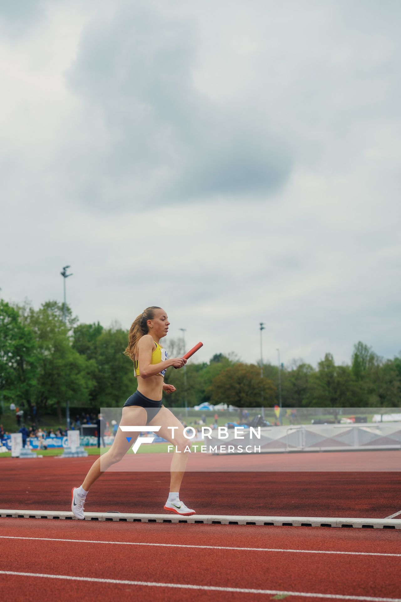 Carolin Hinrichs (VfL Loeningen) am 29.04.2023 bei den deutschen Meisterschaften Langstaffel in Bietigheim-Bissingen
