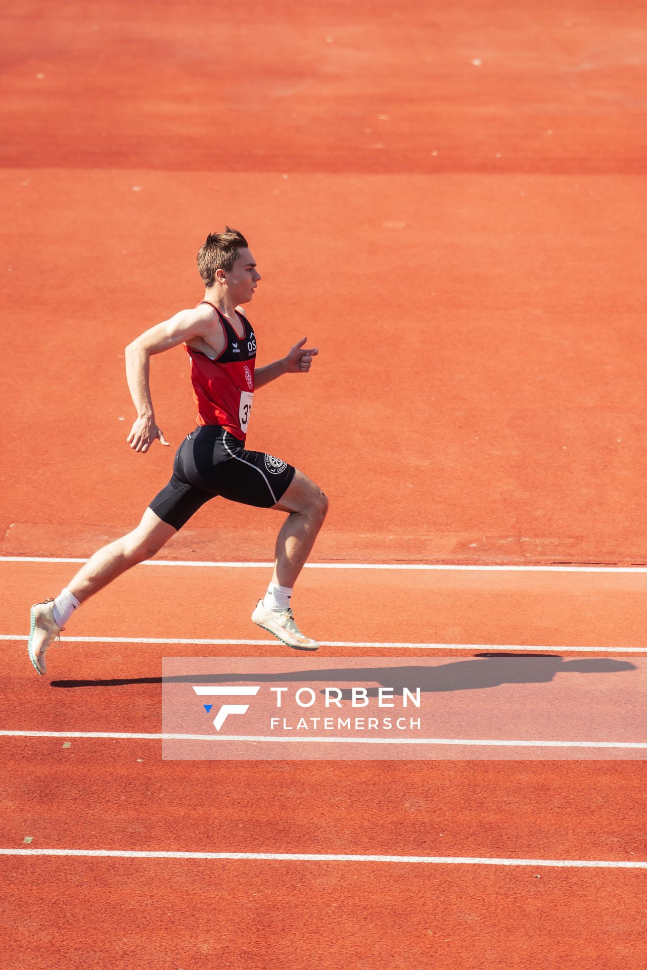 Finn Partetzke (LG Osnabrueck) ueber 400m am 10.06.2023 waehrend den NLV + BLV U20/U16 Landesmeisterschaften im Stadion Berliner Ring in Verden