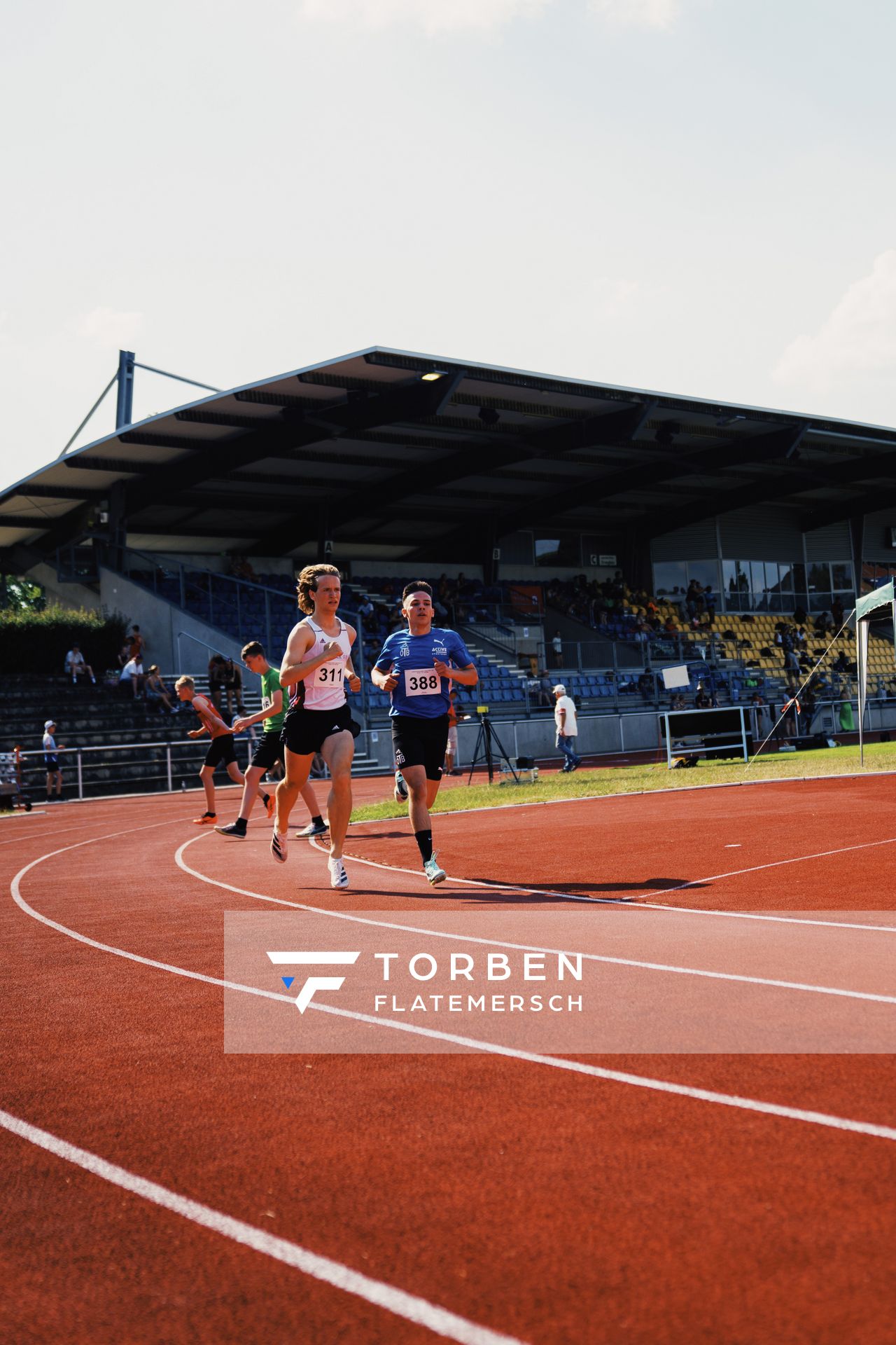 Paul Langkopf (SC Melle 03), Nils Rinke (OTB Osnabrueck) am 10.06.2023 waehrend den NLV + BLV U20/U16 Landesmeisterschaften im Stadion Berliner Ring in Verden