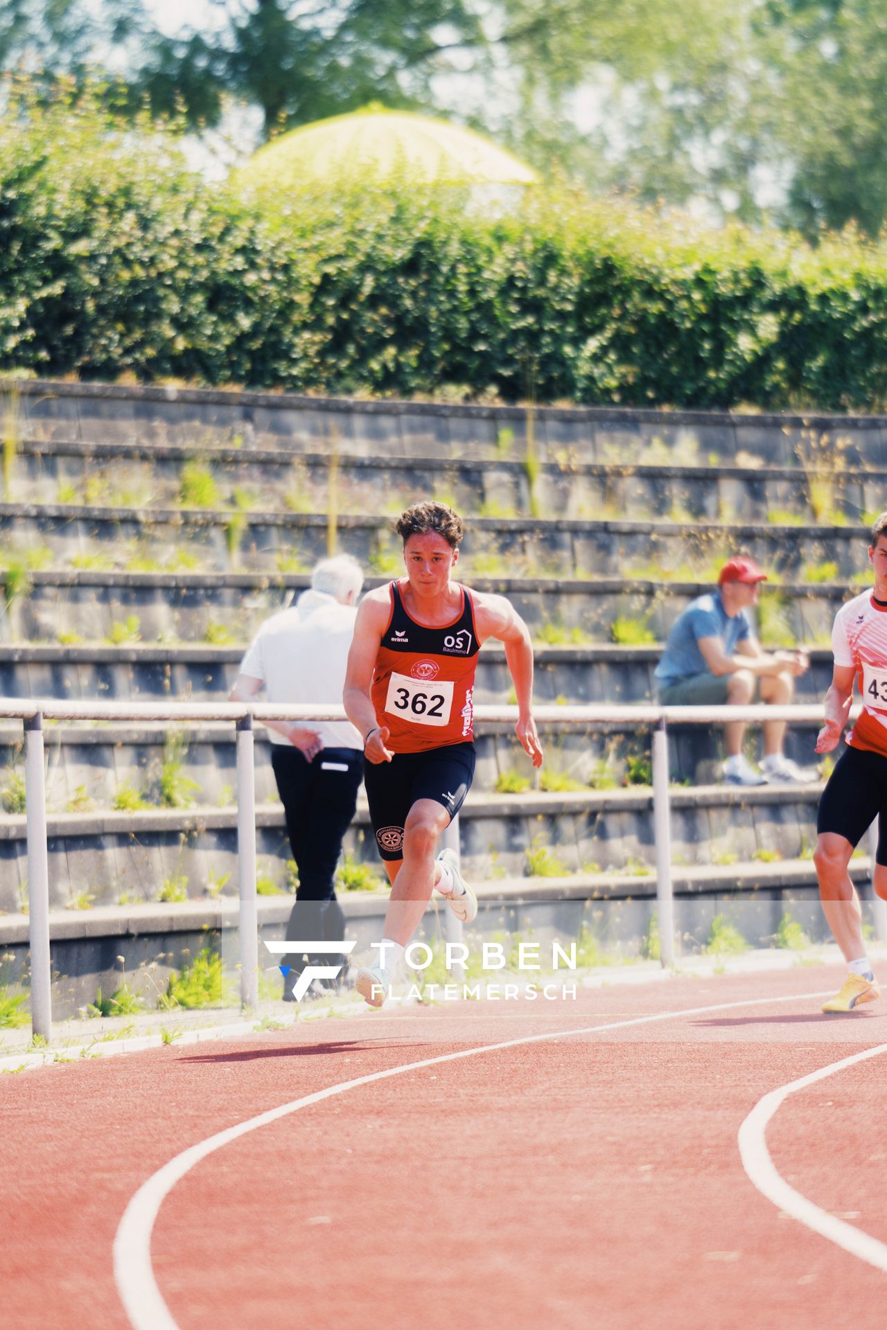 Frederik Baetzel (LG Osnabrueck) ueber 200m am 11.06.2023 waehrend den NLV + BLV U20/U16 Landesmeisterschaften im Stadion Berliner Ring in Verden