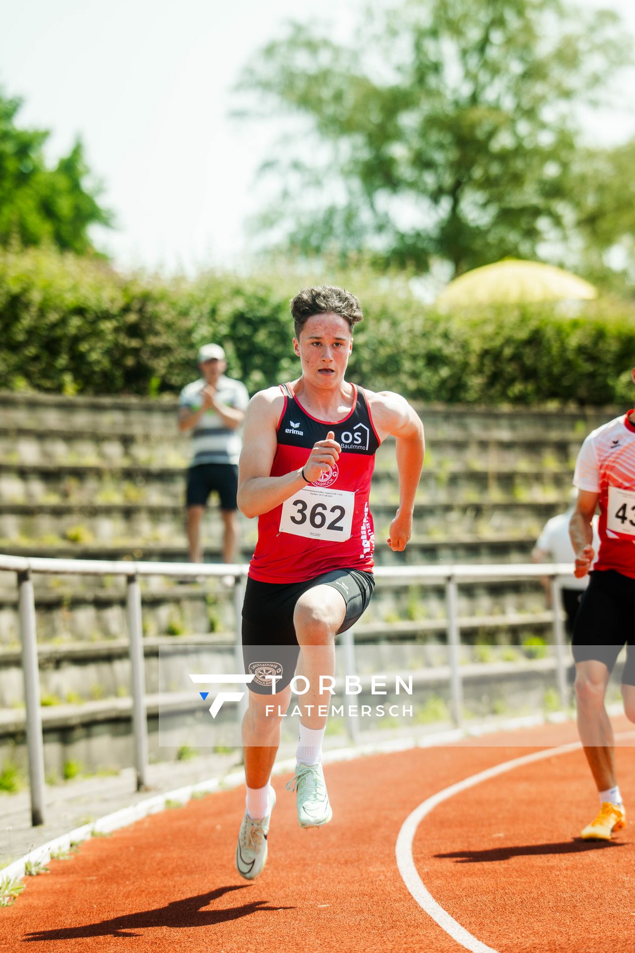 Frederik Baetzel (LG Osnabrueck) ueber 200m am 11.06.2023 waehrend den NLV + BLV U20/U16 Landesmeisterschaften im Stadion Berliner Ring in Verden