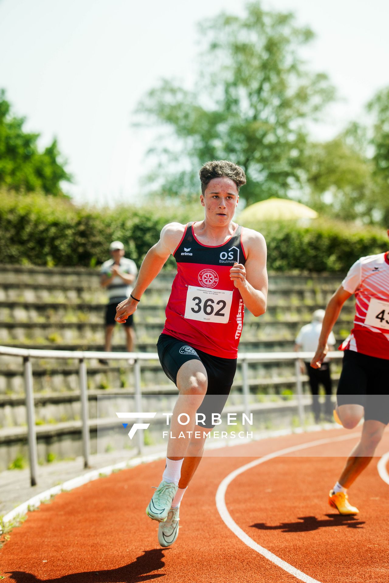 Frederik Baetzel (LG Osnabrueck) ueber 200m am 11.06.2023 waehrend den NLV + BLV U20/U16 Landesmeisterschaften im Stadion Berliner Ring in Verden