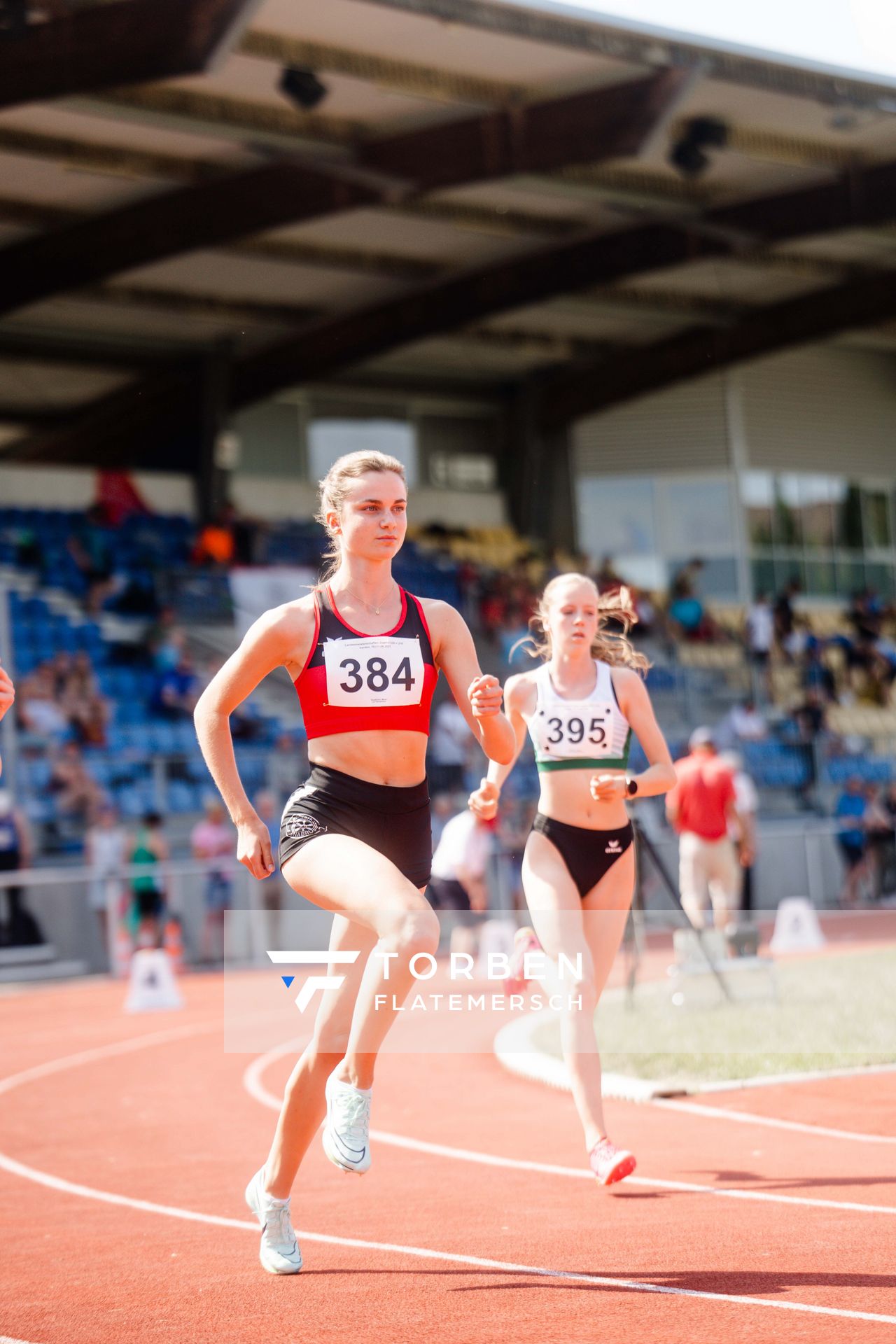 Merle Boettcher (LG Osnabrueck) ueber 800m am 11.06.2023 waehrend den NLV + BLV U20/U16 Landesmeisterschaften im Stadion Berliner Ring in Verden