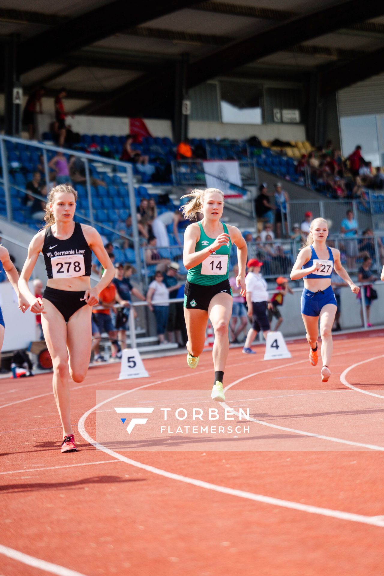 Lea Sophie Book (VfL Germania Leer), Celina Koops (SV Werder Bremen), Jael Schild (LG Eichsfeld) am 11.06.2023 waehrend den NLV + BLV U20/U16 Landesmeisterschaften im Stadion Berliner Ring in Verden