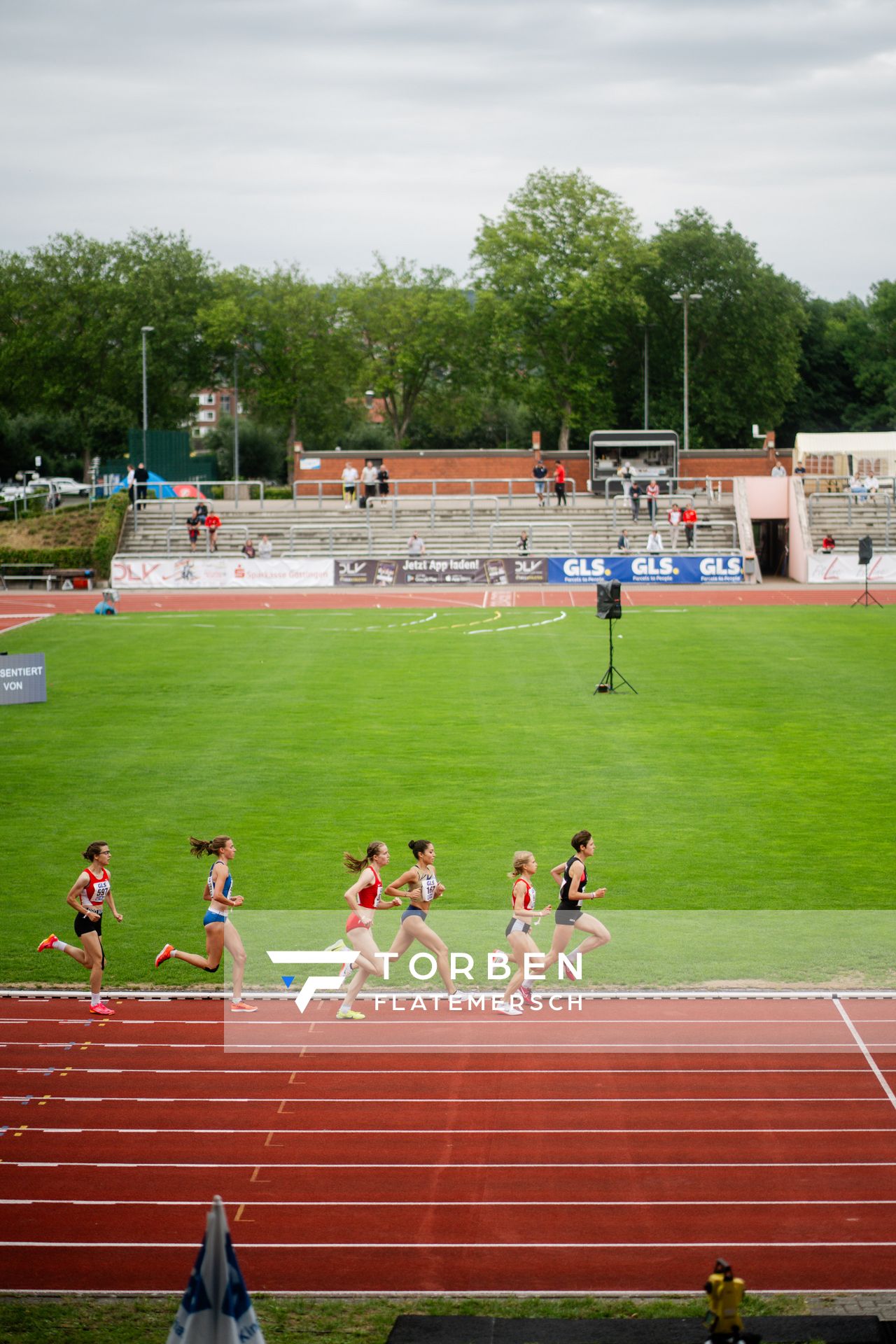 Nina Miletic (LG Filstal), Verena Meisl (TV Wattenscheid 01), Amelie Klug (TSV Bayer 04 Leverkusen), Charlotte Augenstein (Athletics Team Karben), Lisa Merkel (LG Region Karlsruhe), Jasmina Stahl (Hannover 96) im 1500m Vorlauf am 01.07.2023 waehrend den deutschen U23 Leichtathletik-Meisterschaften im Jahnstadion in Göttingen