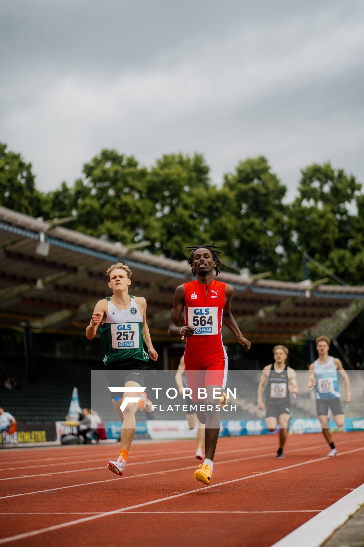 Philip Jensen e Castro (TSG Bergedorf), Yassin Abdilaahi (LG Olympia Dortmund) am 01.07.2023 waehrend den deutschen U23 Leichtathletik-Meisterschaften im Jahnstadion in Göttingen