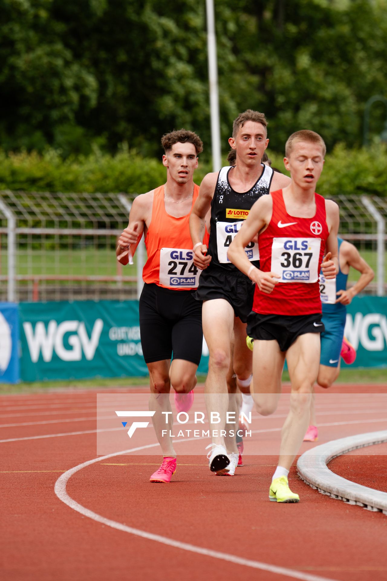 Benjamin Dern (Silvesterlauf Trier), Constantin Carls (TSV Bayer 04 Leverkusen), Felix Ebel (Emder Laufgemeinschaft) am 01.07.2023 waehrend den deutschen U23 Leichtathletik-Meisterschaften im Jahnstadion in Göttingen