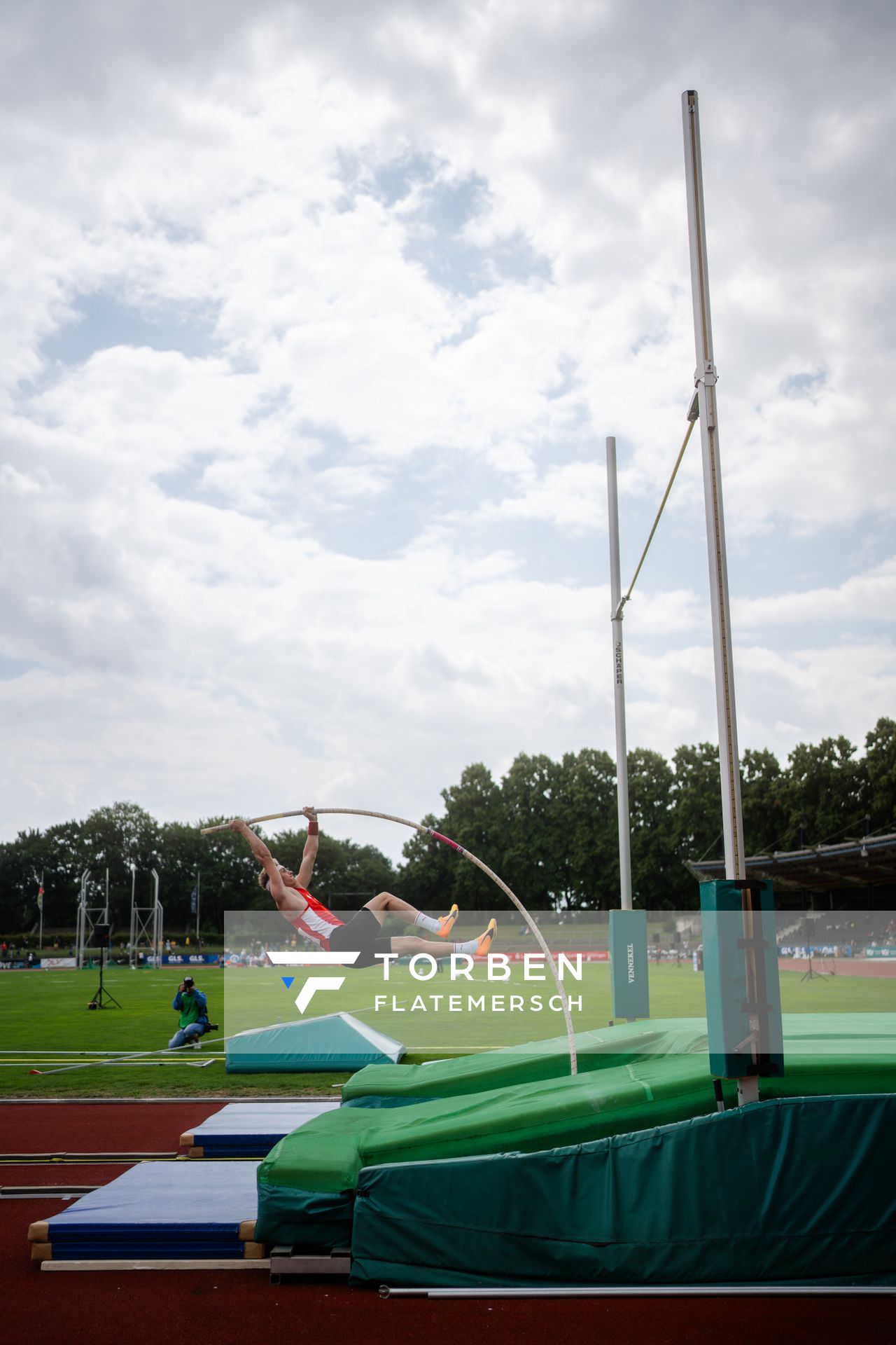 Till Marburger (LG Olympia Dortmund) beim Stabhochsprung am 02.07.2023 waehrend den deutschen U23 Leichtathletik-Meisterschaften im Jahnstadion in Göttingen