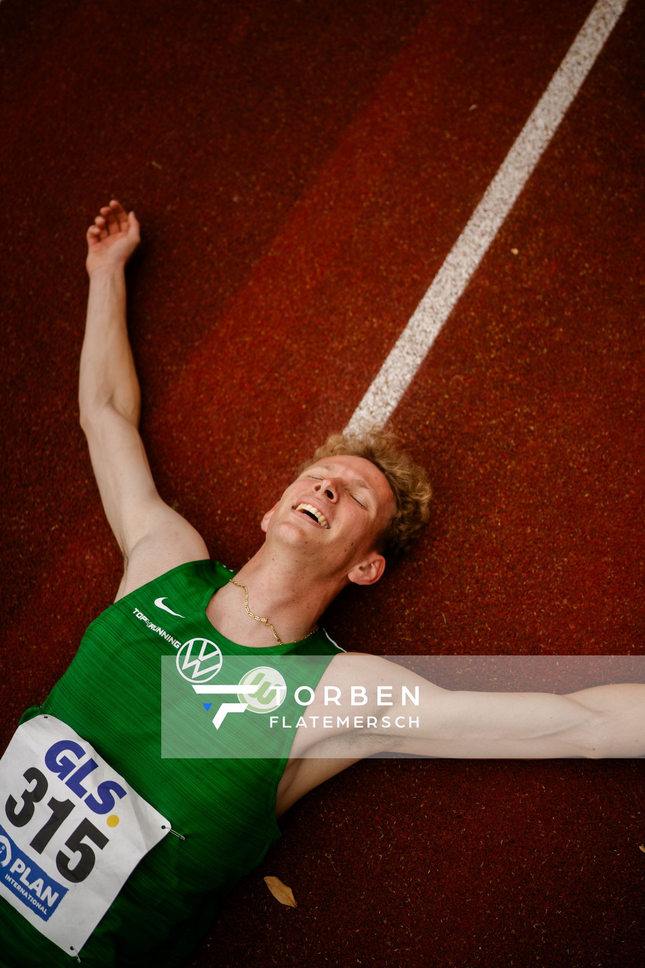 Louis Quarata (VfL Wolfsburg) nach dem 400m Finale am 02.07.2023 waehrend den deutschen U23 Leichtathletik-Meisterschaften im Jahnstadion in Göttingen