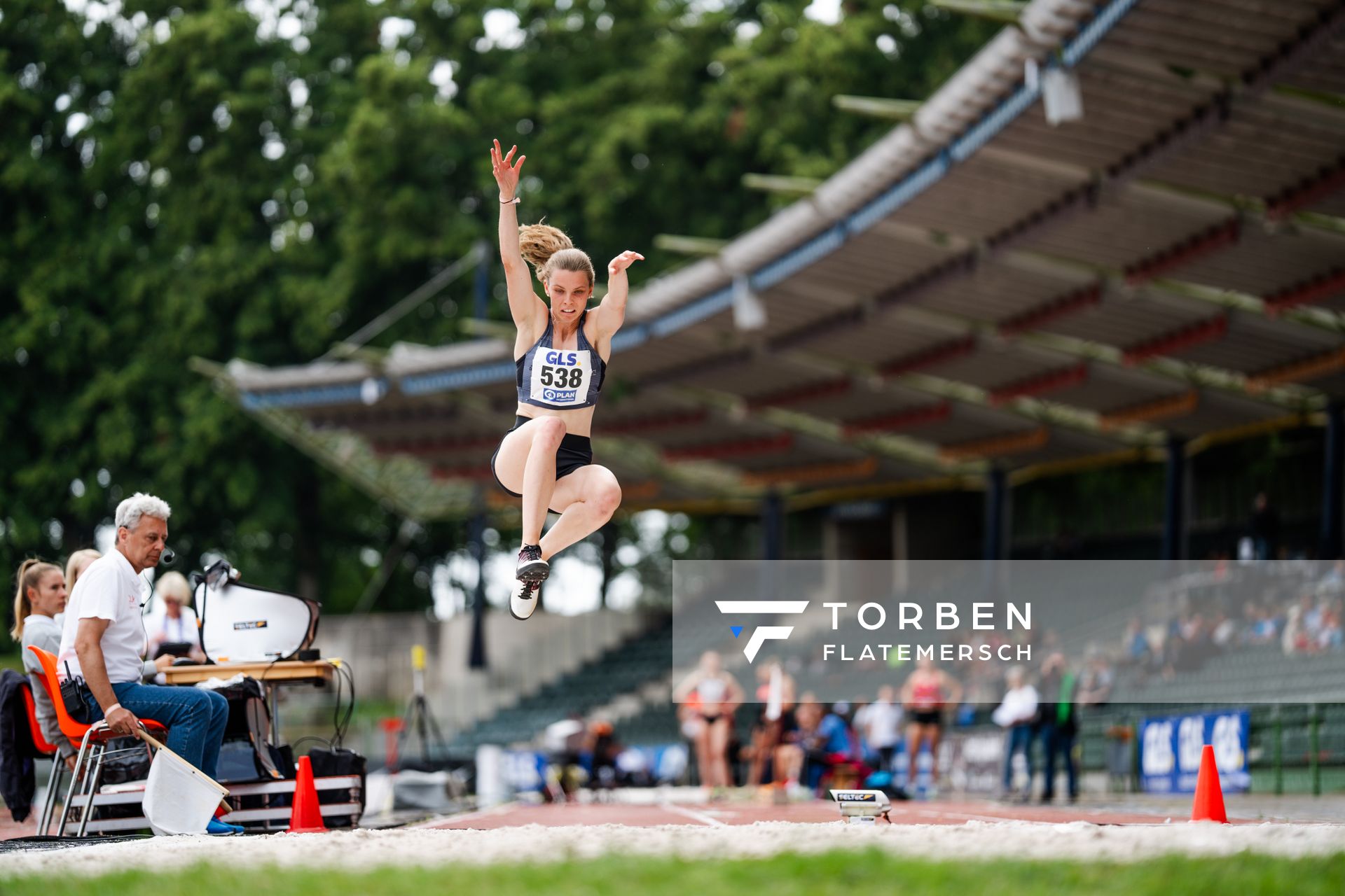 Sarina Brockmann (LG Buende-Loehne) im Weitsprung am 02.07.2023 waehrend den deutschen U23 Leichtathletik-Meisterschaften im Jahnstadion in Göttingen