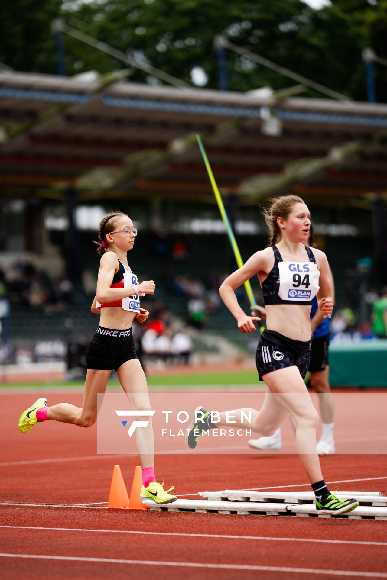 Paula Heide (Lueneburger SV) und Lucia Hemeling (SCC Berlin) am 02.07.2023 waehrend den deutschen U23 Leichtathletik-Meisterschaften im Jahnstadion in Göttingen