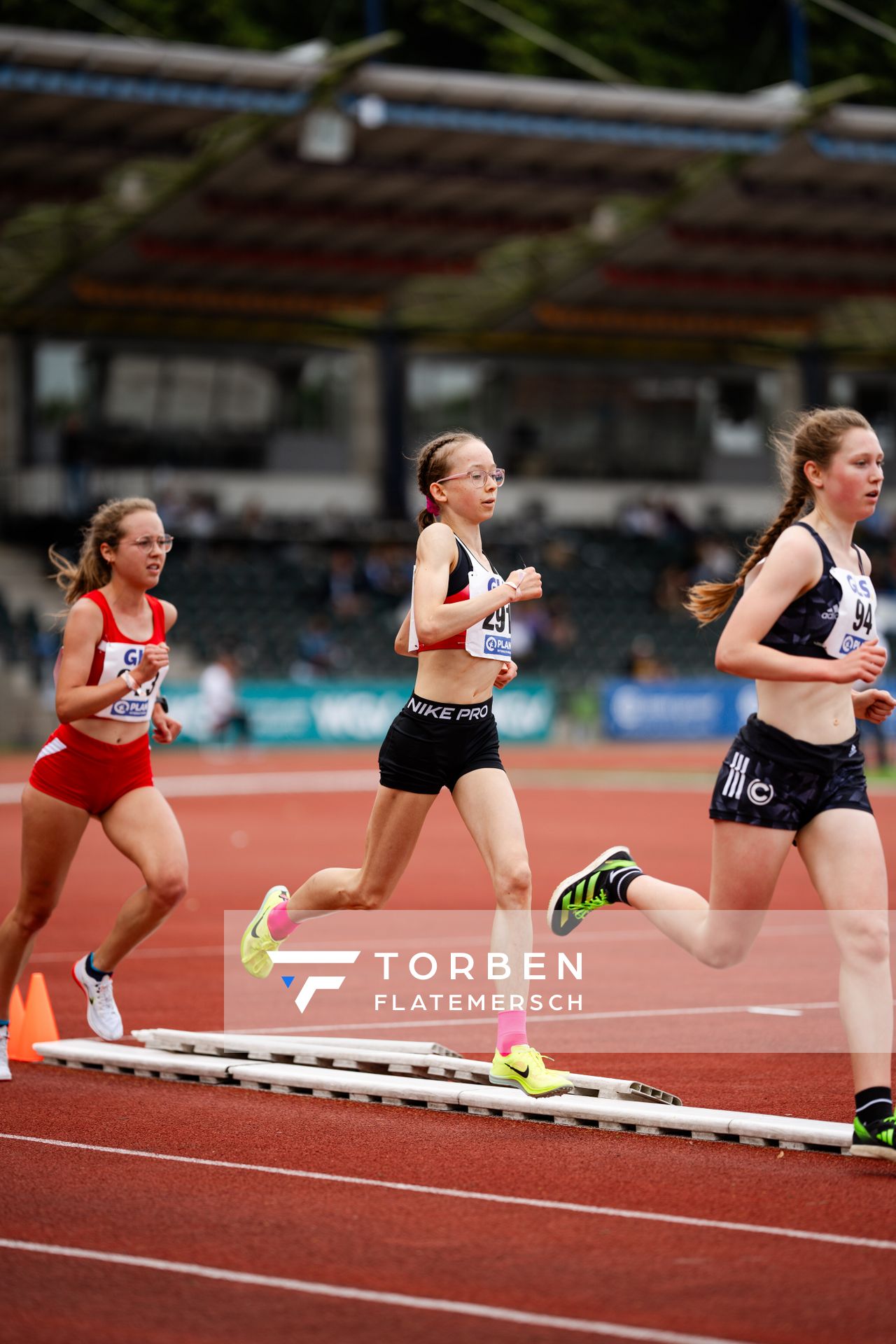 Paula Heide (Lueneburger SV) und Lucia Hemeling (SCC Berlin) am 02.07.2023 waehrend den deutschen U23 Leichtathletik-Meisterschaften im Jahnstadion in Göttingen