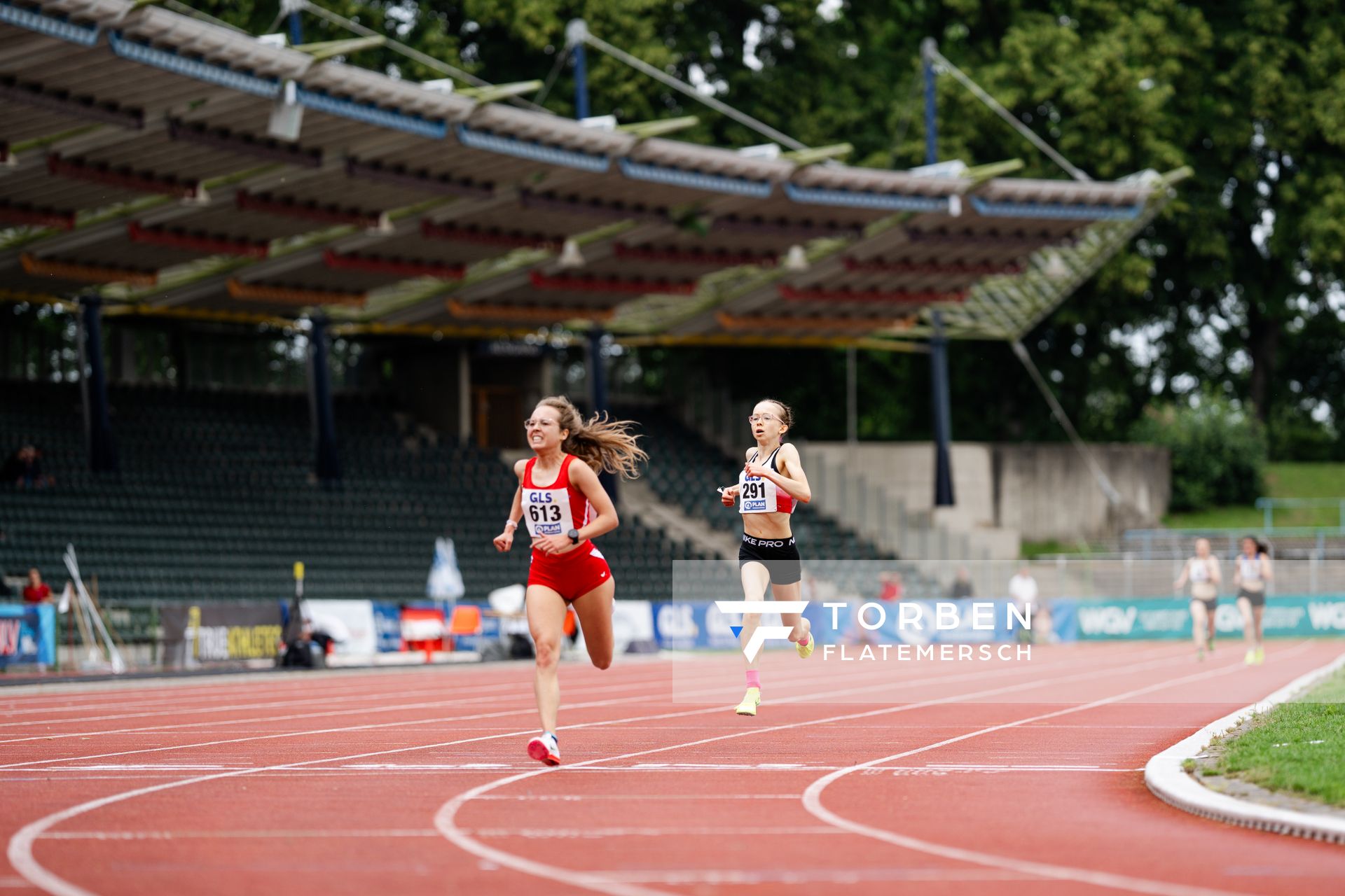Jasmin Geldner (Unterlaender LG) vor Paula Heide (Lueneburger SV) am 02.07.2023 waehrend den deutschen U23 Leichtathletik-Meisterschaften im Jahnstadion in Göttingen