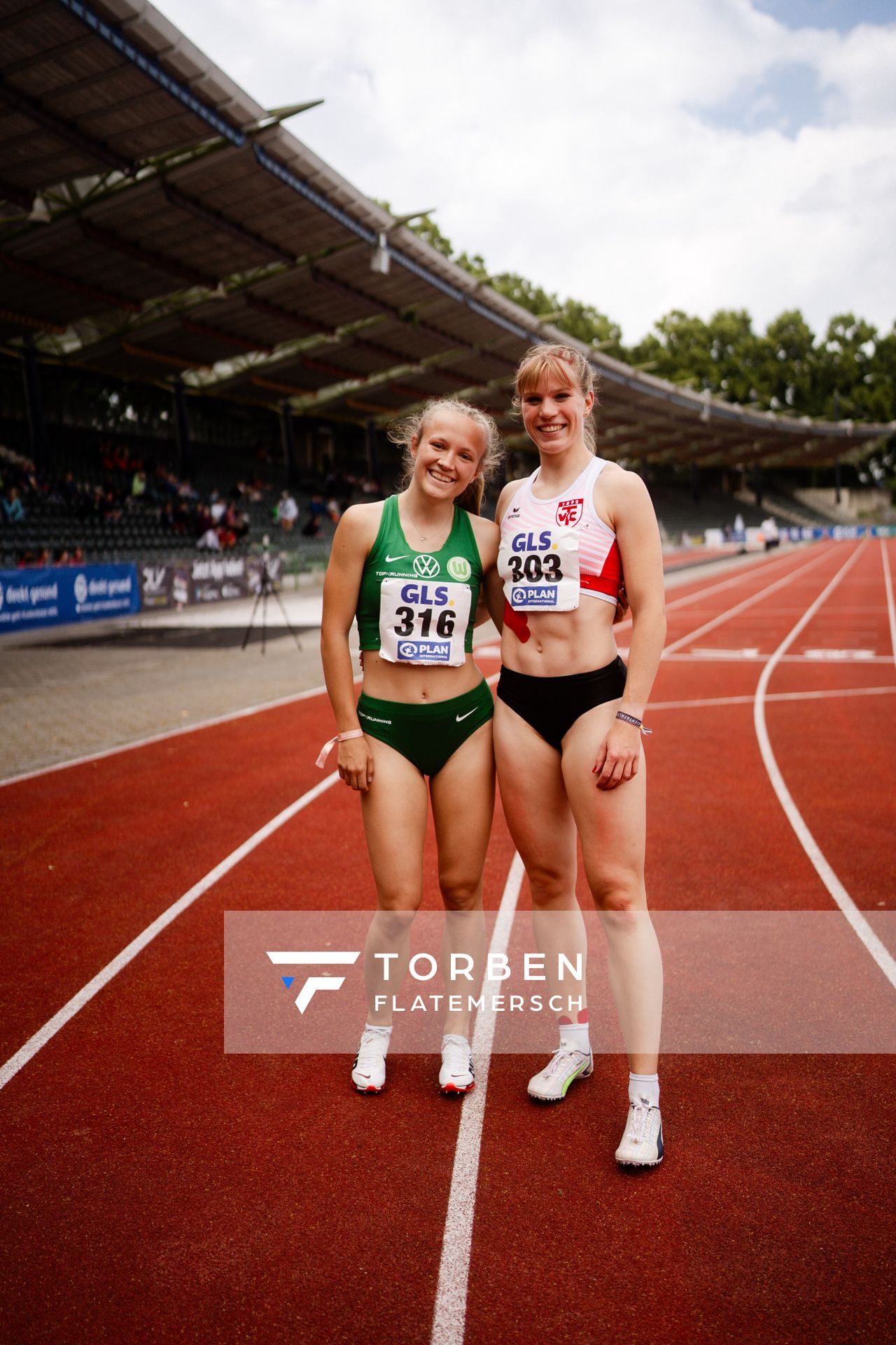 Silber für Nele Jaworski (VfL Wolfsburg), Gold für Talea Prepens (TV Cloppenburg) ueber 200m am 02.07.2023 waehrend den deutschen U23 Leichtathletik-Meisterschaften im Jahnstadion in Göttingen