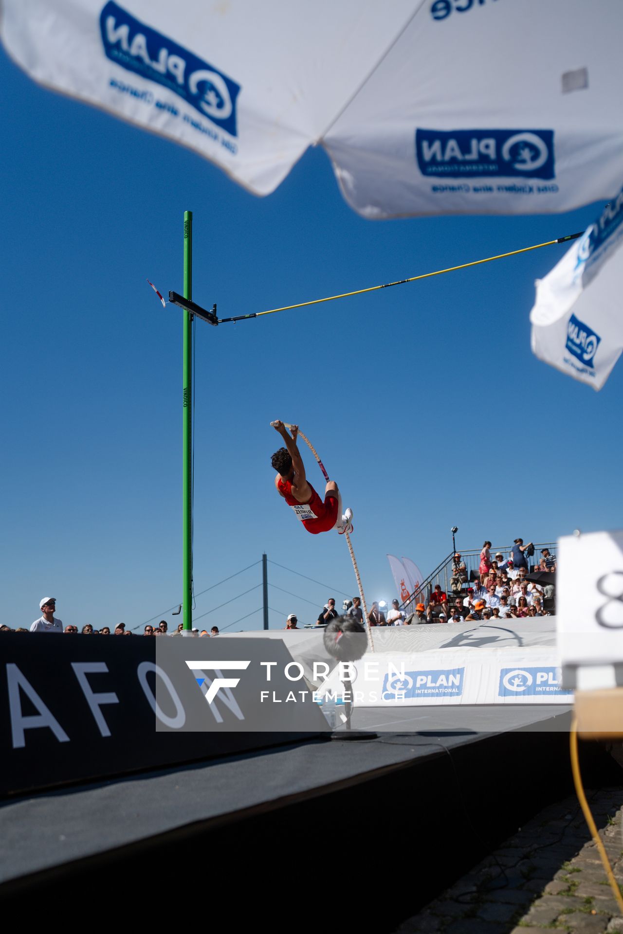 Luke Zenker (TSV Bayer 04 Leverkusen) beim Stabhochsprung der Deutschen Leichtathletik-Meisterschaften im Rahmen der Finals 2023 Rhein-Ruhr am 07.07.2023 am Rheinufer in Duesseldorf