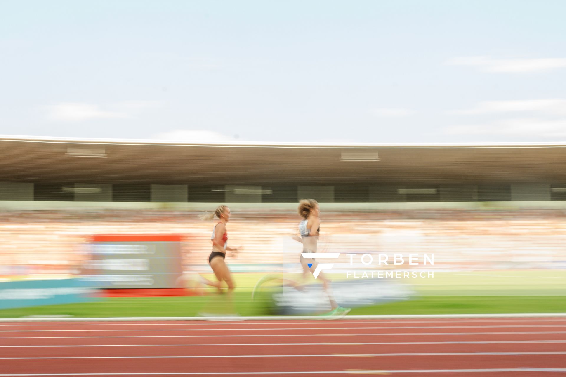 Alina Reh (SCC Berlin) vor Lea Meyer (TSV Bayer 04 Leverkusen) während der 113. Deutschen Leichtathletik-Meisterschaften am 08.07.2023 im Auestadion in Kassel