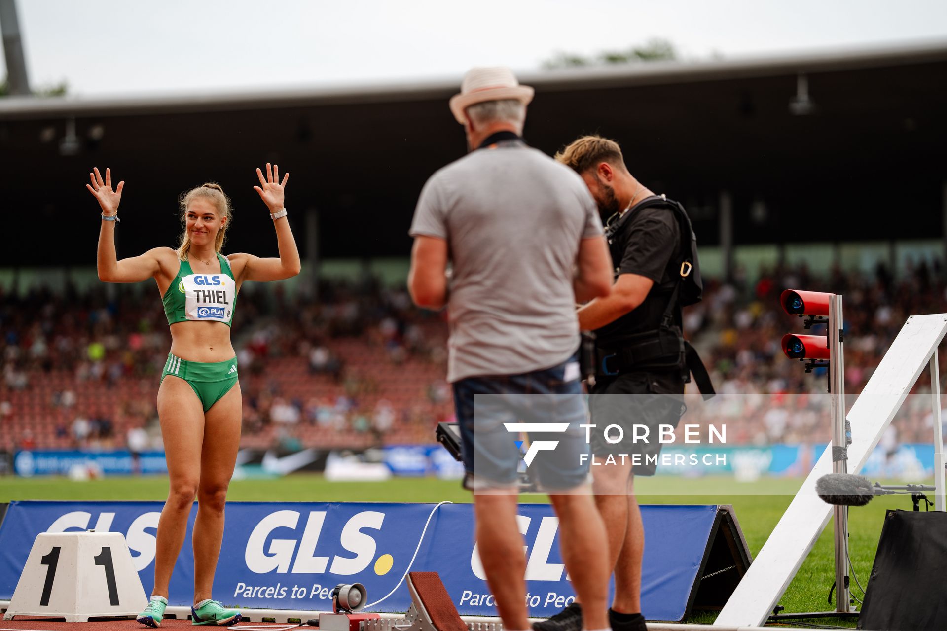 Luna Thiel (Vfl Wolfsburg) am 400m Start während der 113. Deutschen Leichtathletik-Meisterschaften am 09.07.2023 im Auestadion in Kassel