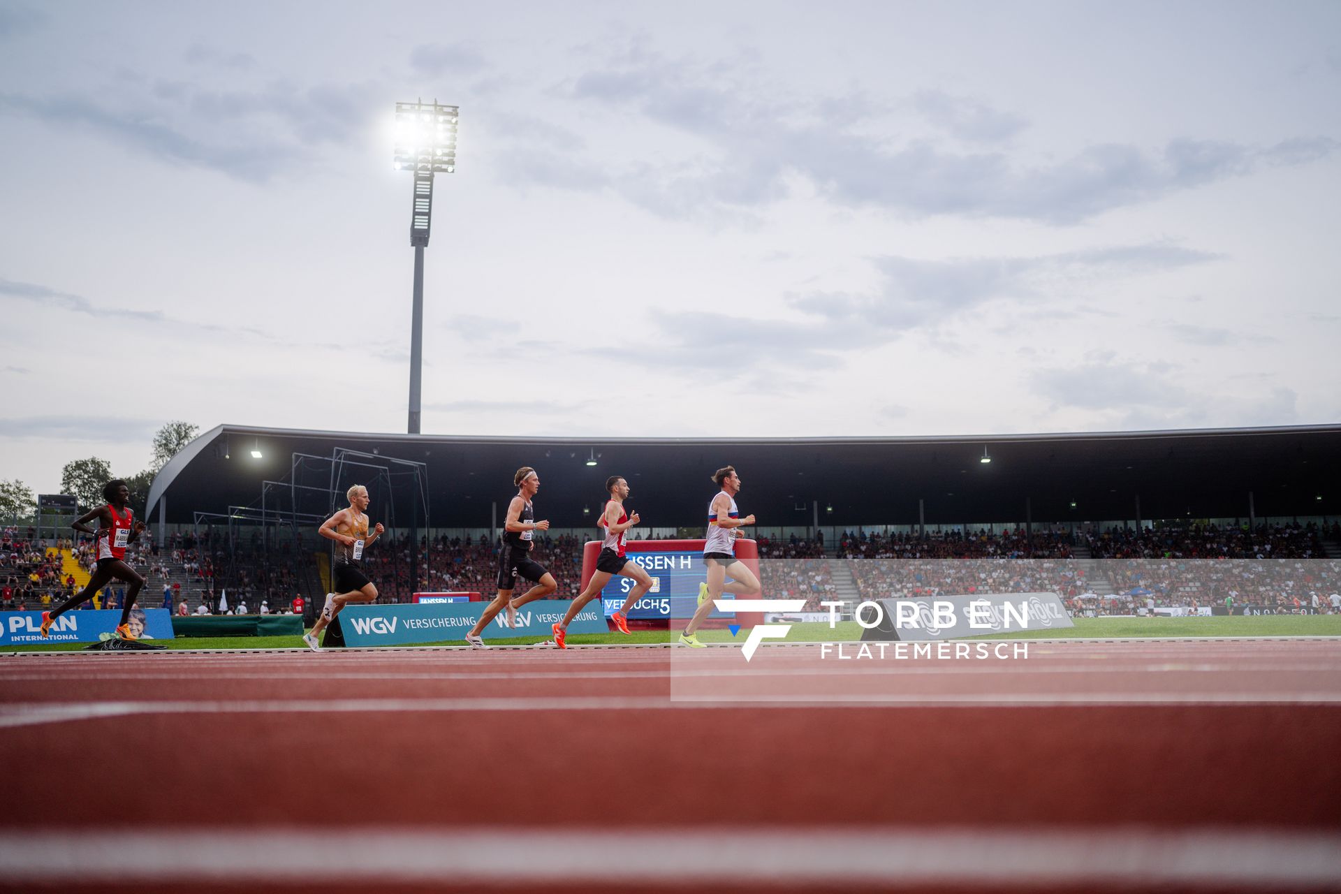 Aaron Davor Bienenfeld (SSC Hanau-Rodenbach), Maximilian Thorwirth (SFD 75 Duesseldorf-Sued), Mohamed Abdilaahi (LG Olympia Dortmund), Sam Persons (SCC Berlin), Florian Bremm (LSC Hoechstadt/Aisch) während der 113. Deutschen Leichtathletik-Meisterschaften am 09.07.2023 im Auestadion in Kassel