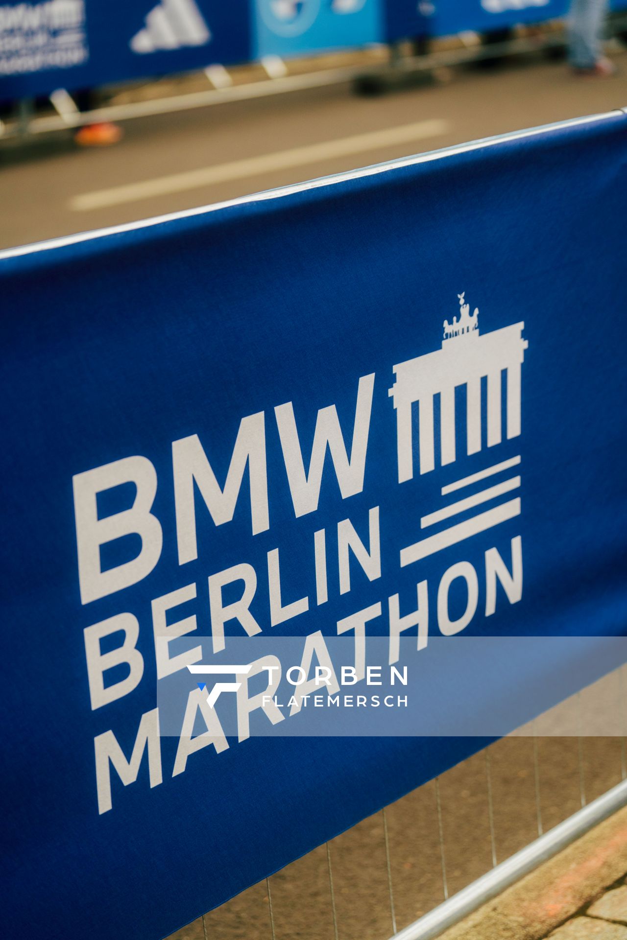 BMW Berlin Marathon Logo am 24.09.2023 beim Berlin Marathon in Berlin