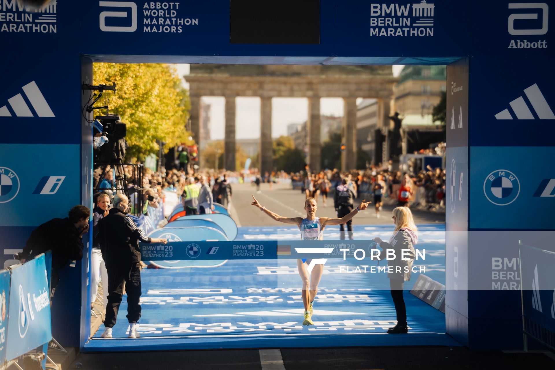 Domenika Mayer (GER/ Germany) im Ziel am 24.09.2023 beim Berlin Marathon in Berlin