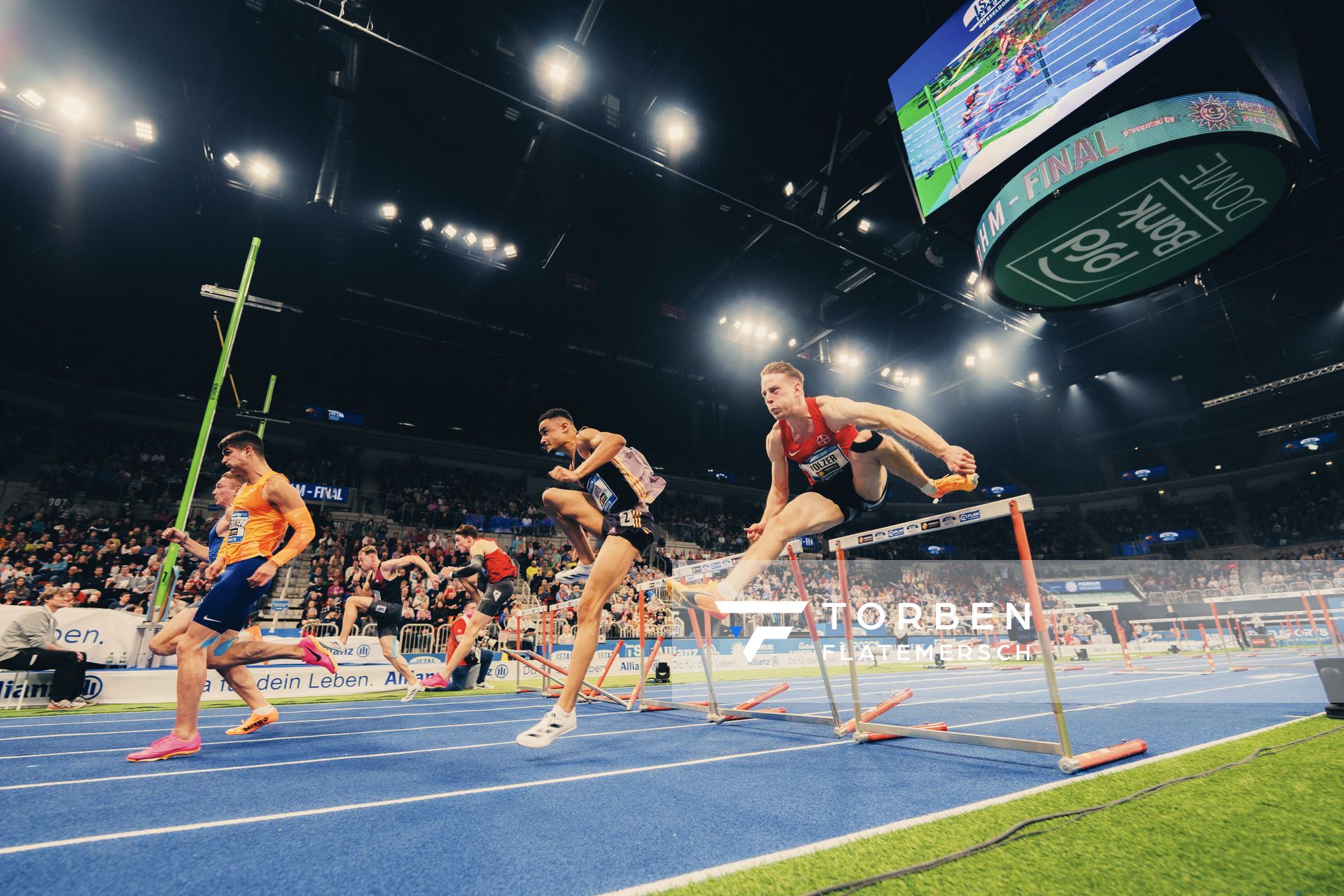 Stefan Volzer (GER/TSV Bayer 04 Leverkusen), Manuel Mordi (GER/Hamburger SV GER), Asier Martinez (ESP) ueber 60 Hürden beim 4. ISTAF INDOOR Düsseldorf am 04.02.2024 im PSD Bank Dome in Düsseldorf