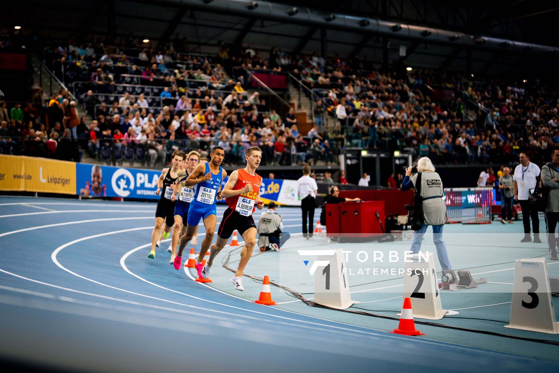 Artur Beimler (Braunschweiger Laufclub), Florian Zittel (TV Wattenscheid 01) am 17.02.2024 während den 71. Deutschen Leichtathletik-Hallenmeisterschaften in der QUARTERBACK Immobilien ARENA in Leipzig