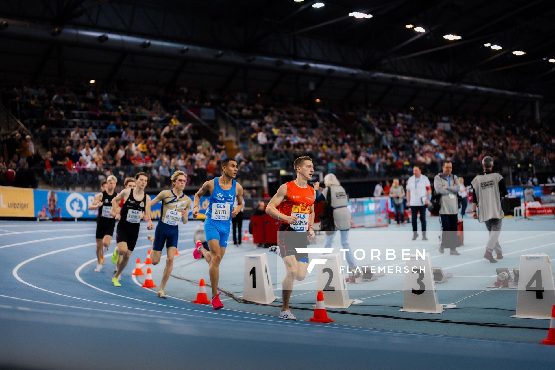 Artur Beimler (Braunschweiger Laufclub), Florian Zittel (TV Wattenscheid 01) am 17.02.2024 während den 71. Deutschen Leichtathletik-Hallenmeisterschaften in der QUARTERBACK Immobilien ARENA in Leipzig