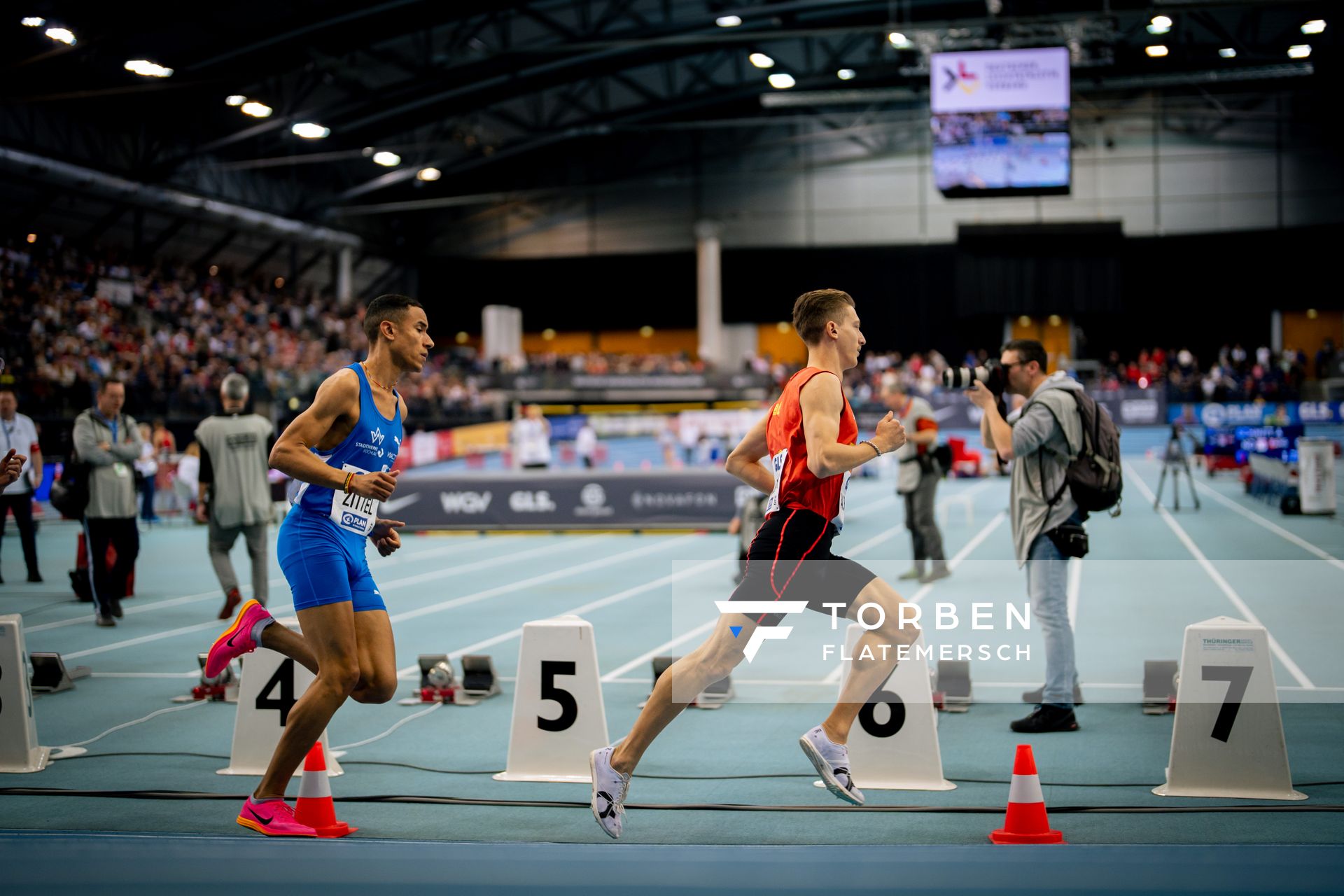 Artur Beimler (Braunschweiger Laufclub), Florian Zittel (TV Wattenscheid 01) am 17.02.2024 während den 71. Deutschen Leichtathletik-Hallenmeisterschaften in der QUARTERBACK Immobilien ARENA in Leipzig