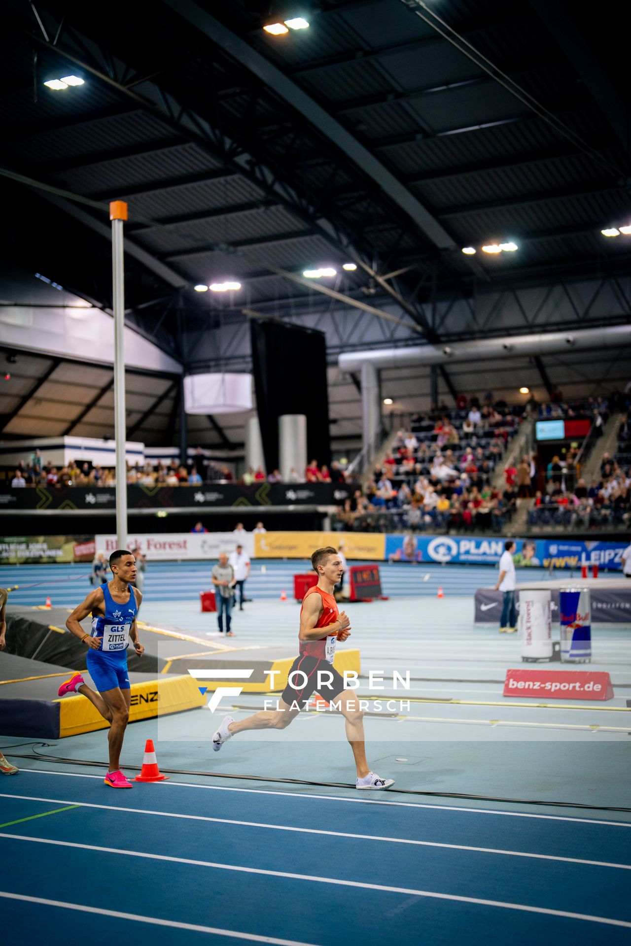 Artur Beimler (Braunschweiger Laufclub), Florian Zittel (TV Wattenscheid 01) am 17.02.2024 während den 71. Deutschen Leichtathletik-Hallenmeisterschaften in der QUARTERBACK Immobilien ARENA in Leipzig