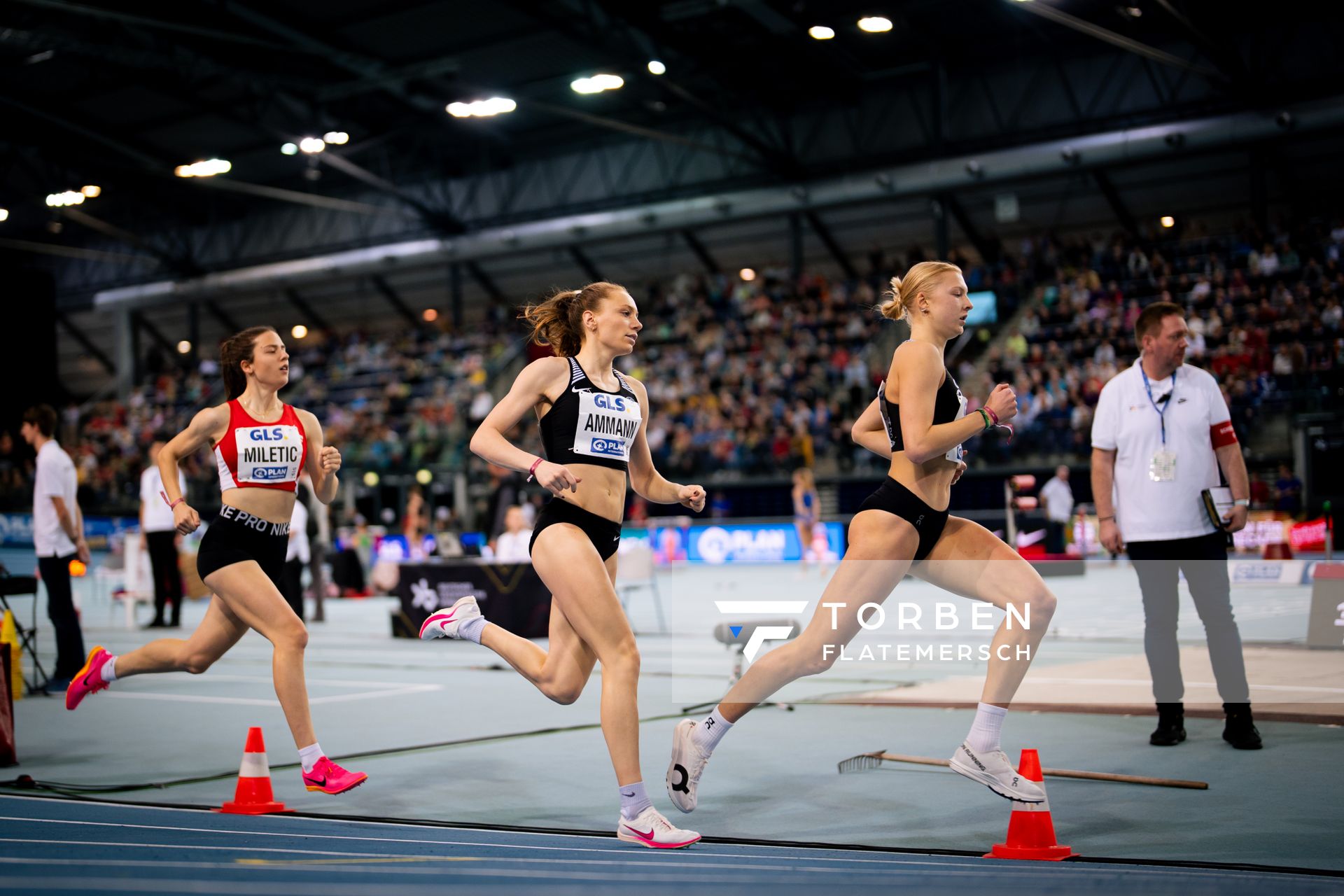 Alina Ammann (TuS Esingen), Jolanda Kallabis (FT 1844 Freiburg) am 17.02.2024 während den 71. Deutschen Leichtathletik-Hallenmeisterschaften in der QUARTERBACK Immobilien ARENA in Leipzig