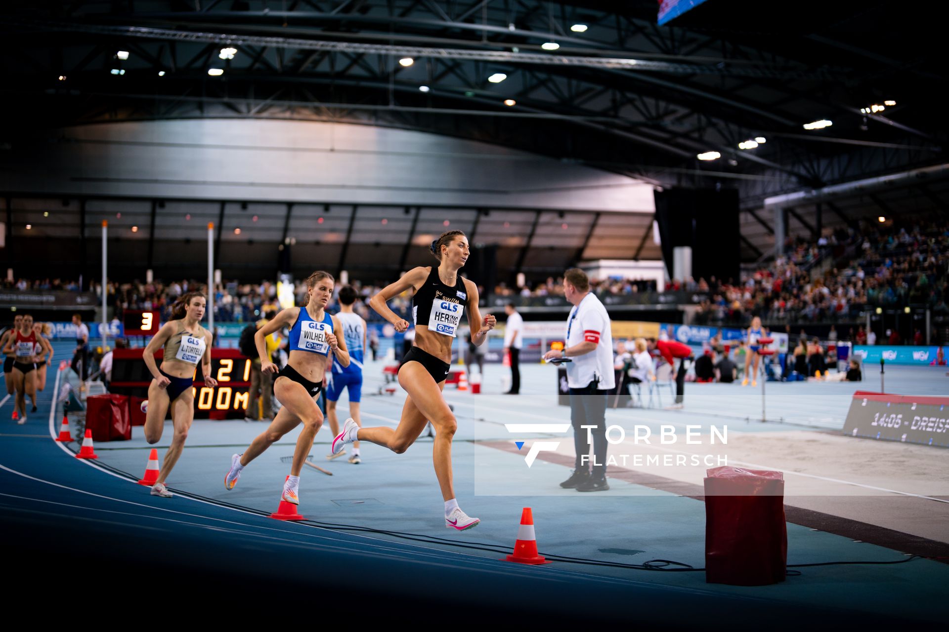 Christina Hering (LG Stadtwerke München), Laura Wilhelm (LAV Stadtwerke Tübingen), Lara Tortell (Athletics Team Karben) am 17.02.2024 während den 71. Deutschen Leichtathletik-Hallenmeisterschaften in der QUARTERBACK Immobilien ARENA in Leipzig