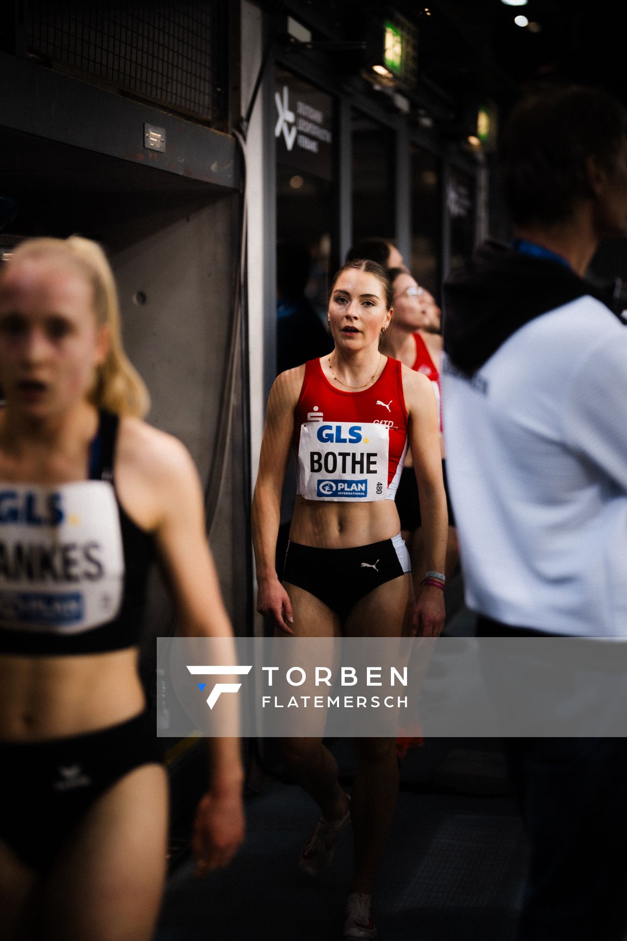 Carolin Bothe (LG Olympia Dortmund) nach dem 800m Vorlauf am 17.02.2024 während den 71. Deutschen Leichtathletik-Hallenmeisterschaften in der QUARTERBACK Immobilien ARENA in Leipzig